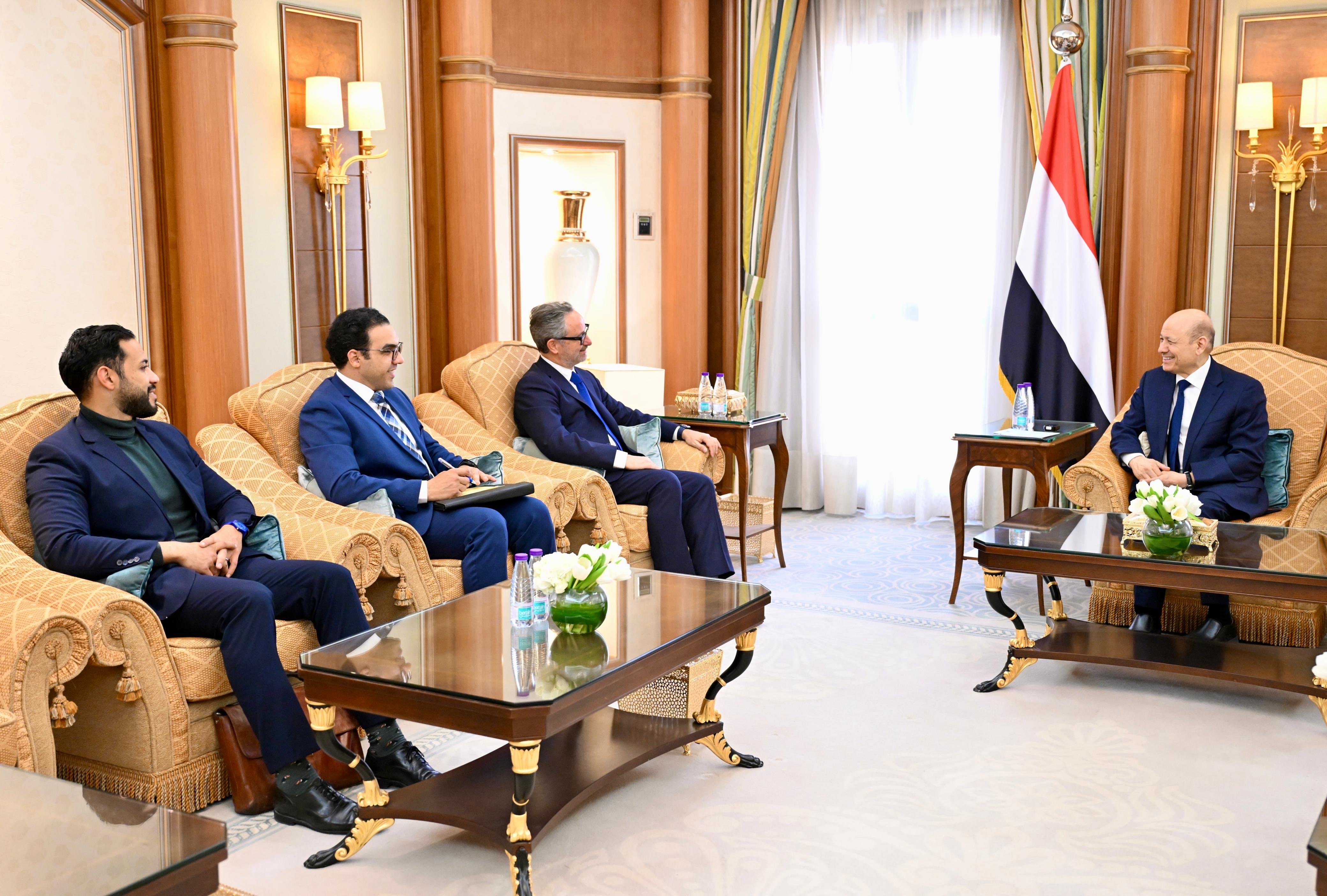 فخامة الرئيس يستقبل رئيس بعثة الاتحاد الأوروبي لدى اليمن جبرائيل مونيرا فيناليس 29 يناير 2024
