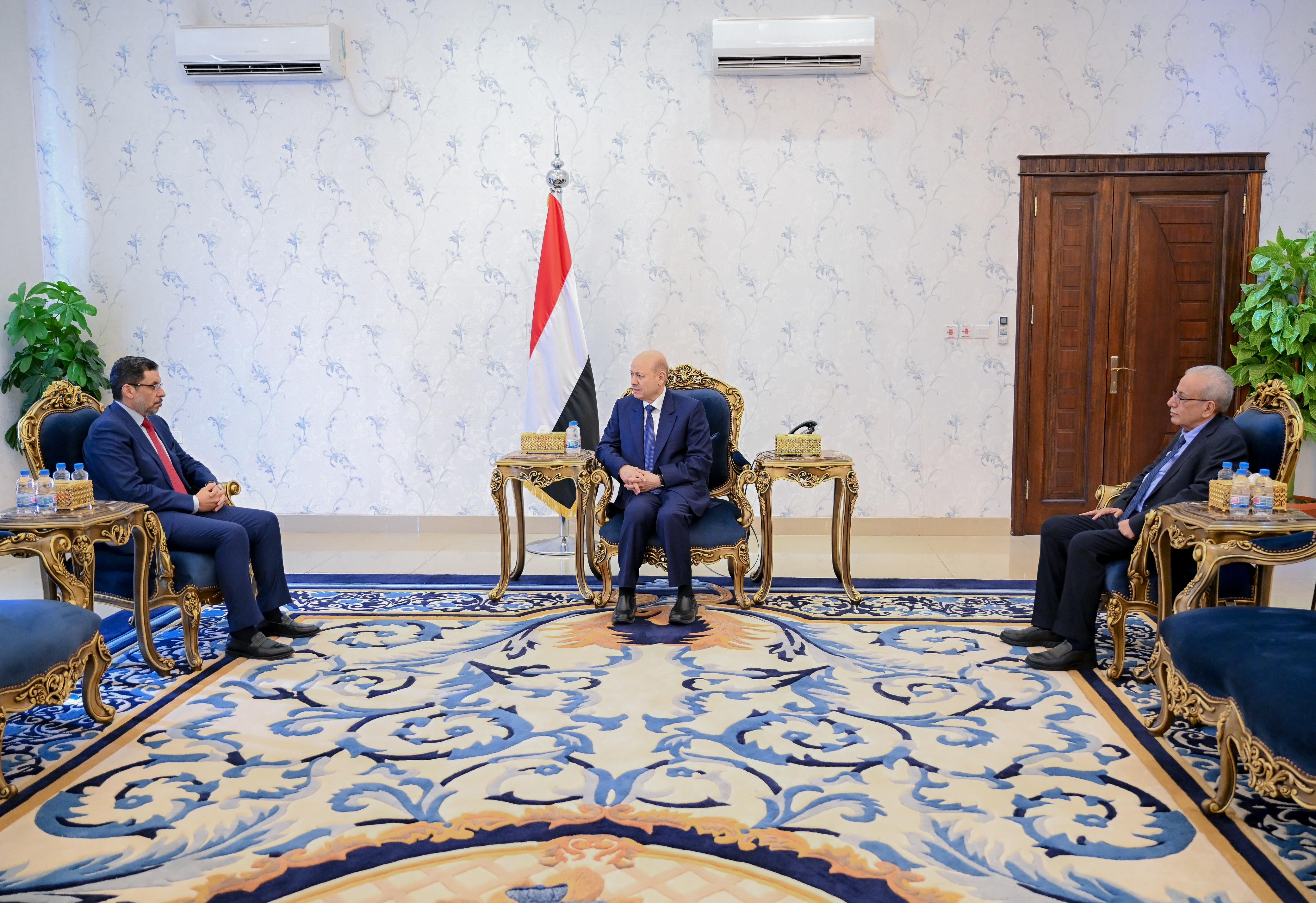 رئيس الوزراء يؤدي اليمين الدستورية امام رئيس مجلس القيادة الرئاسي في العاصمة المؤقتة عدن 08 فبراير 2024