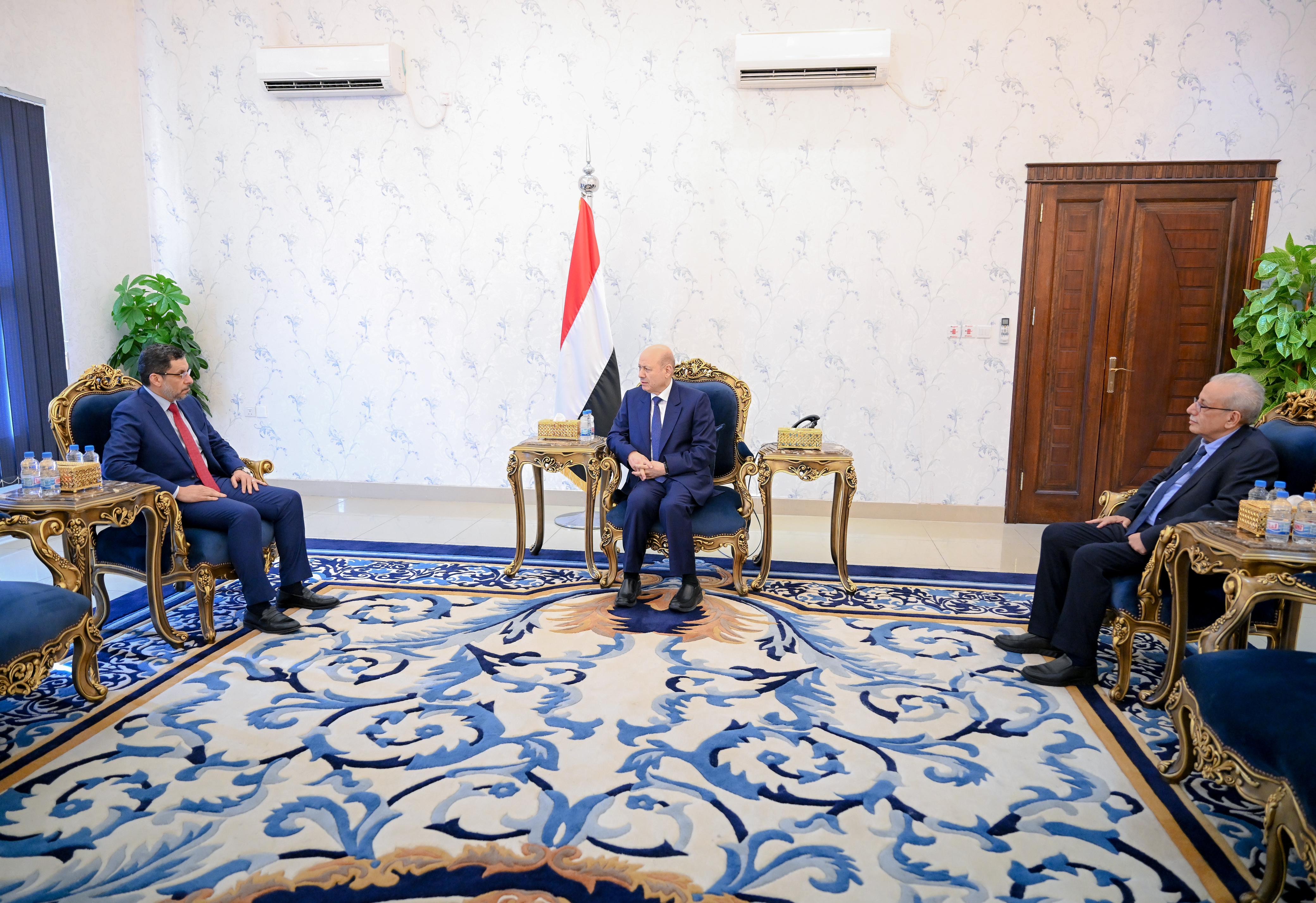 رئيس الوزراء يؤدي اليمين الدستورية امام رئيس مجلس القيادة الرئاسي في العاصمة المؤقتة عدن 08 فبراير 2024