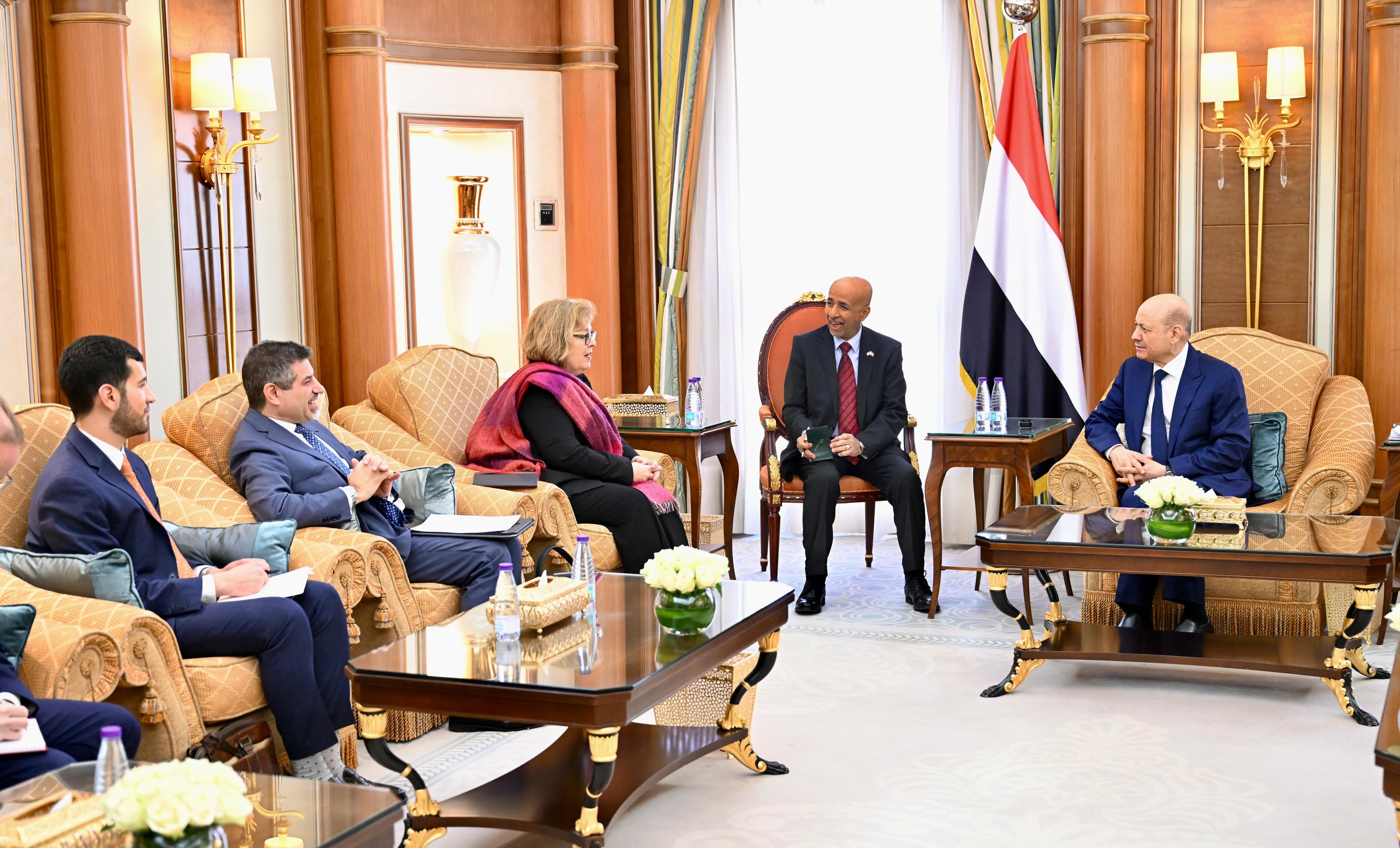 رئيس مجلس القيادة يستقبل مساعدة وزير الخارجية الأميركية 04 فبراير 2024