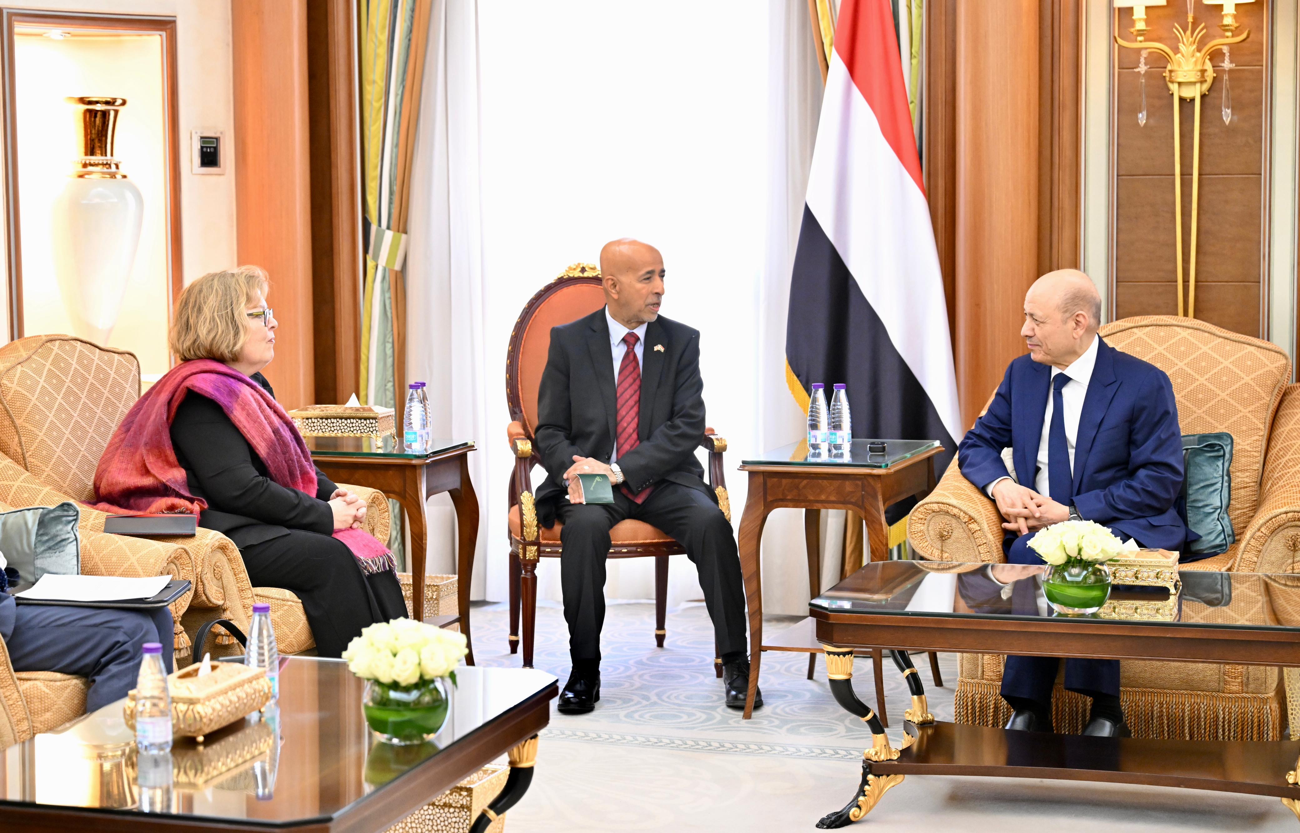 رئيس مجلس القيادة يستقبل مساعدة وزير الخارجية الأميركية 04 فبراير 2024