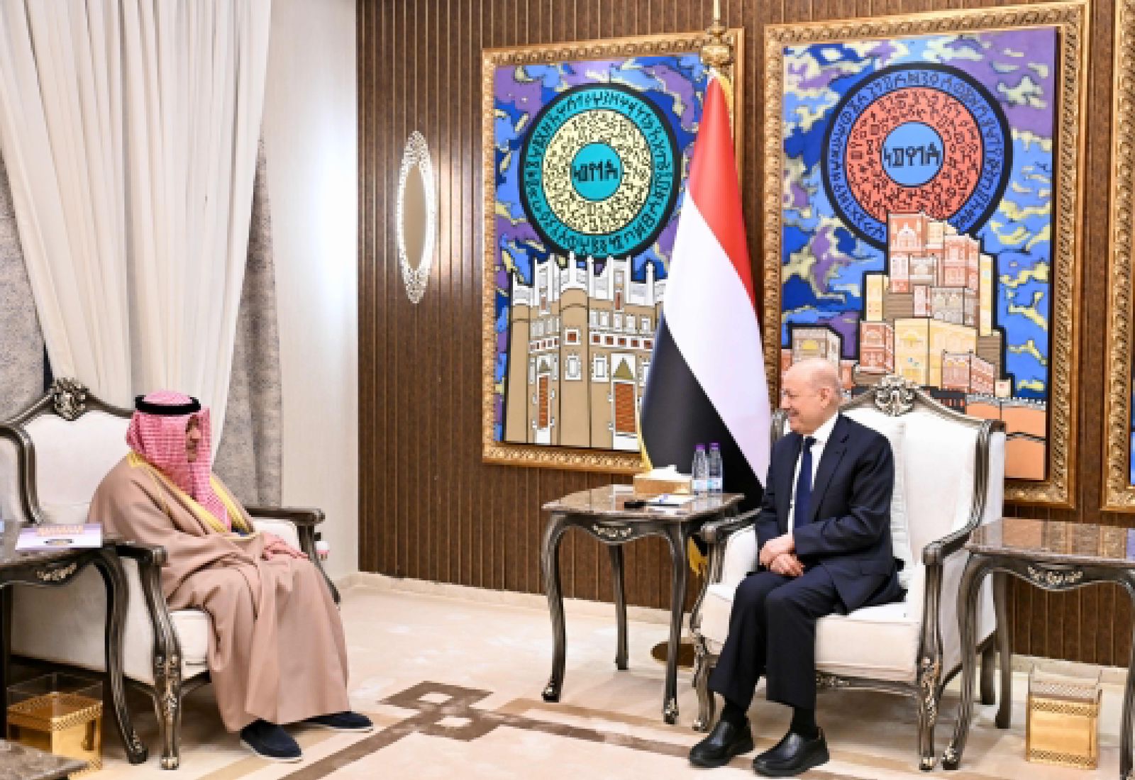 رئيس مجلس القيادة يستقبل الأمين العام لمجلس التعاون لدول الخليج العربية