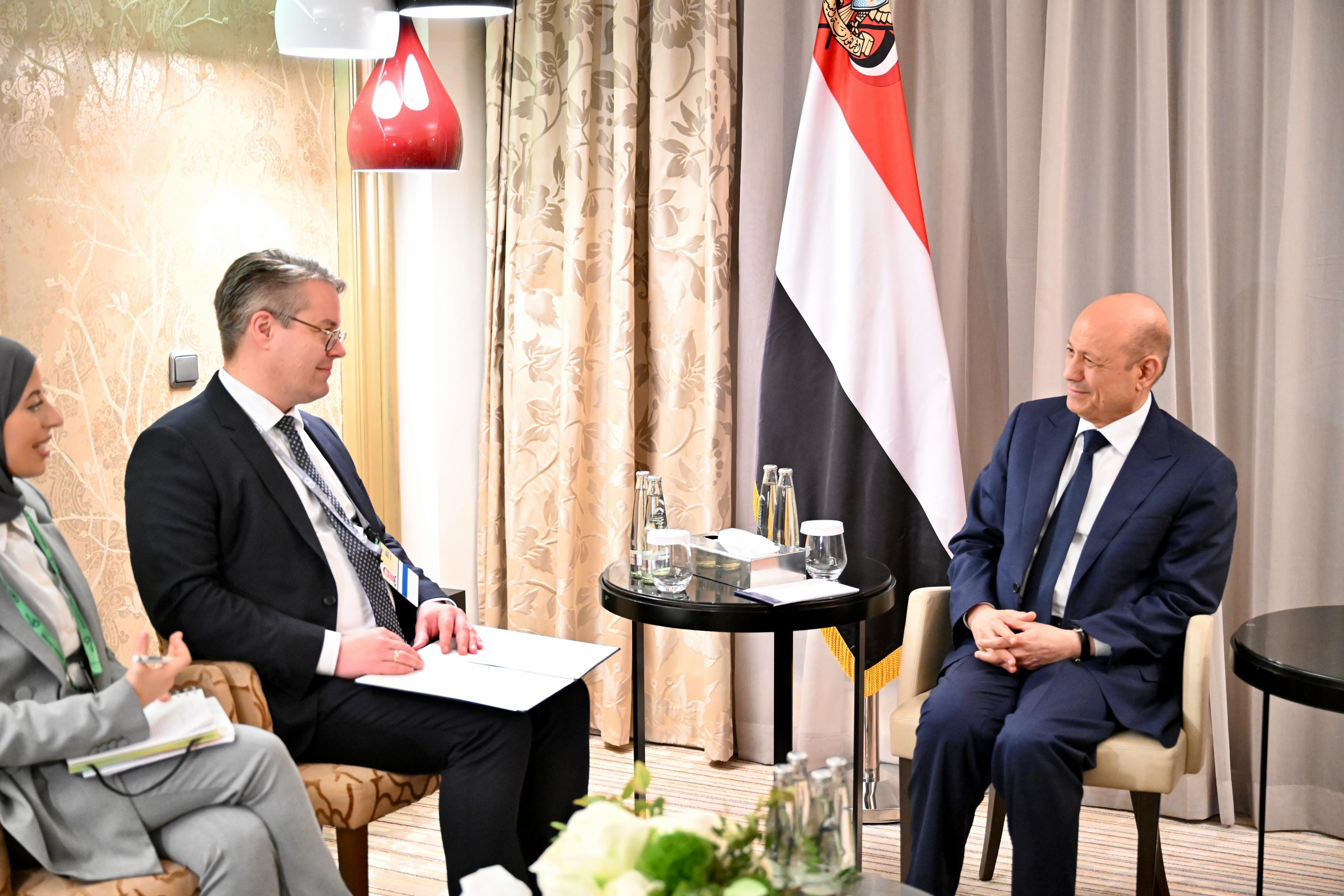 رئيس مجلس القيادة يستقبل وزير الدولة الالماني 18 فبراير 2024