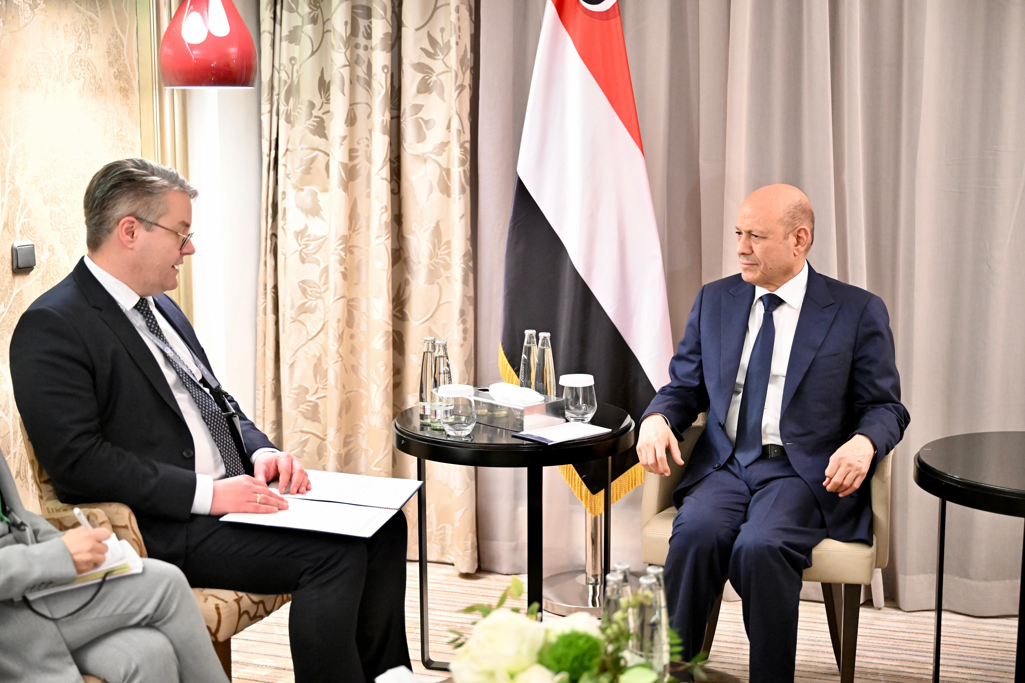 رئيس مجلس القيادة يستقبل وزير الدولة الالماني 18 فبراير 2024