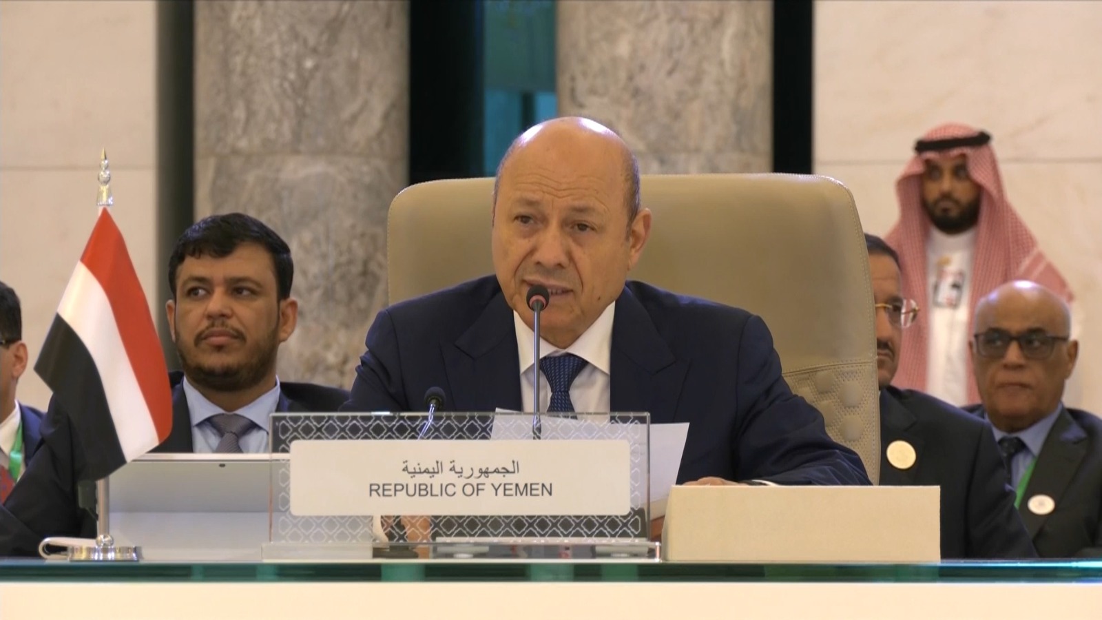 العليمي في القمة العربية 19 مايو 2023