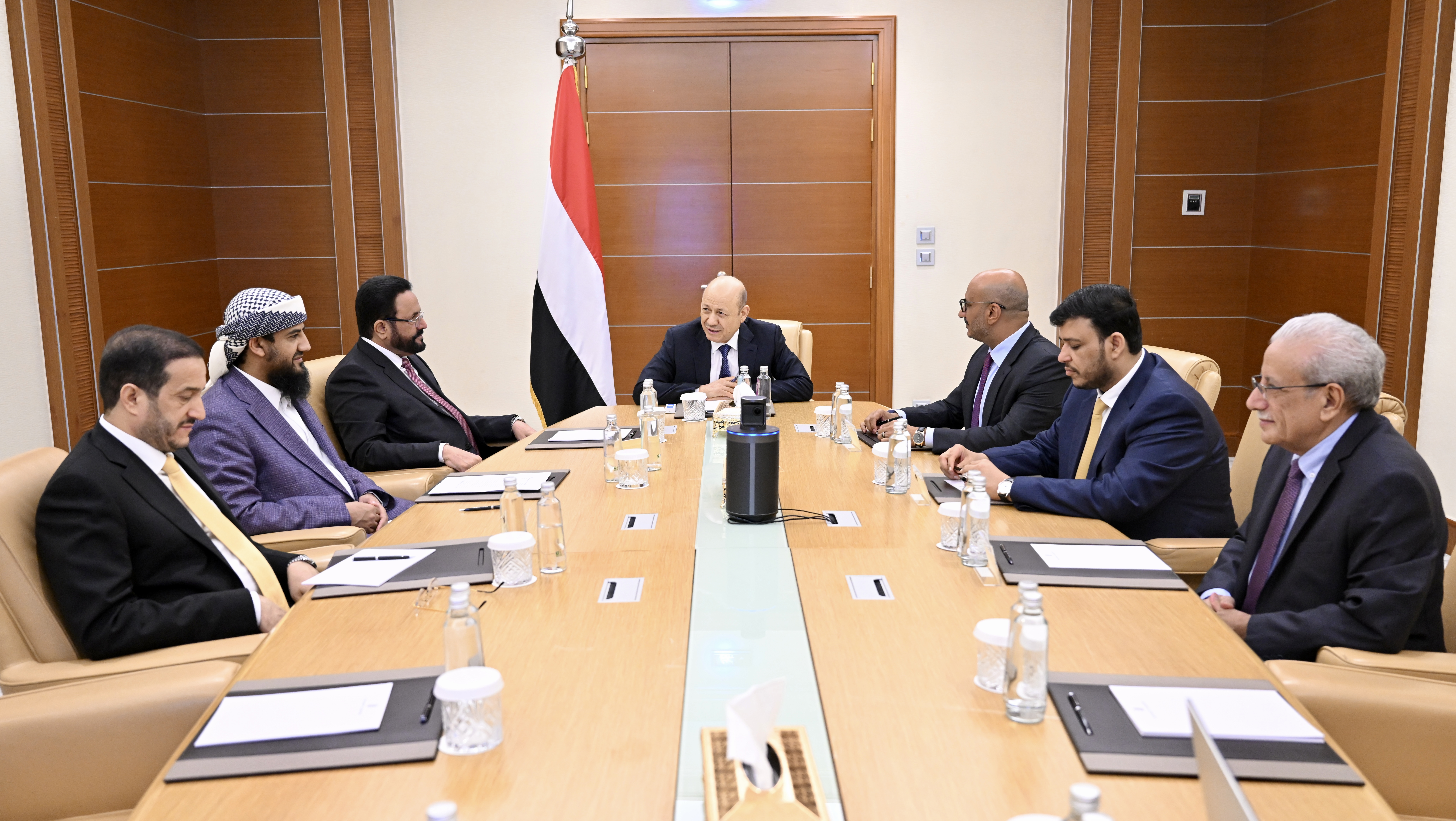 مجلس القيادة الرئاسي يعقد اجتماعا لمناقشة تطورات الأوضاع المحلية ومستجدات السلام في اليمن 19 يونيو  2023