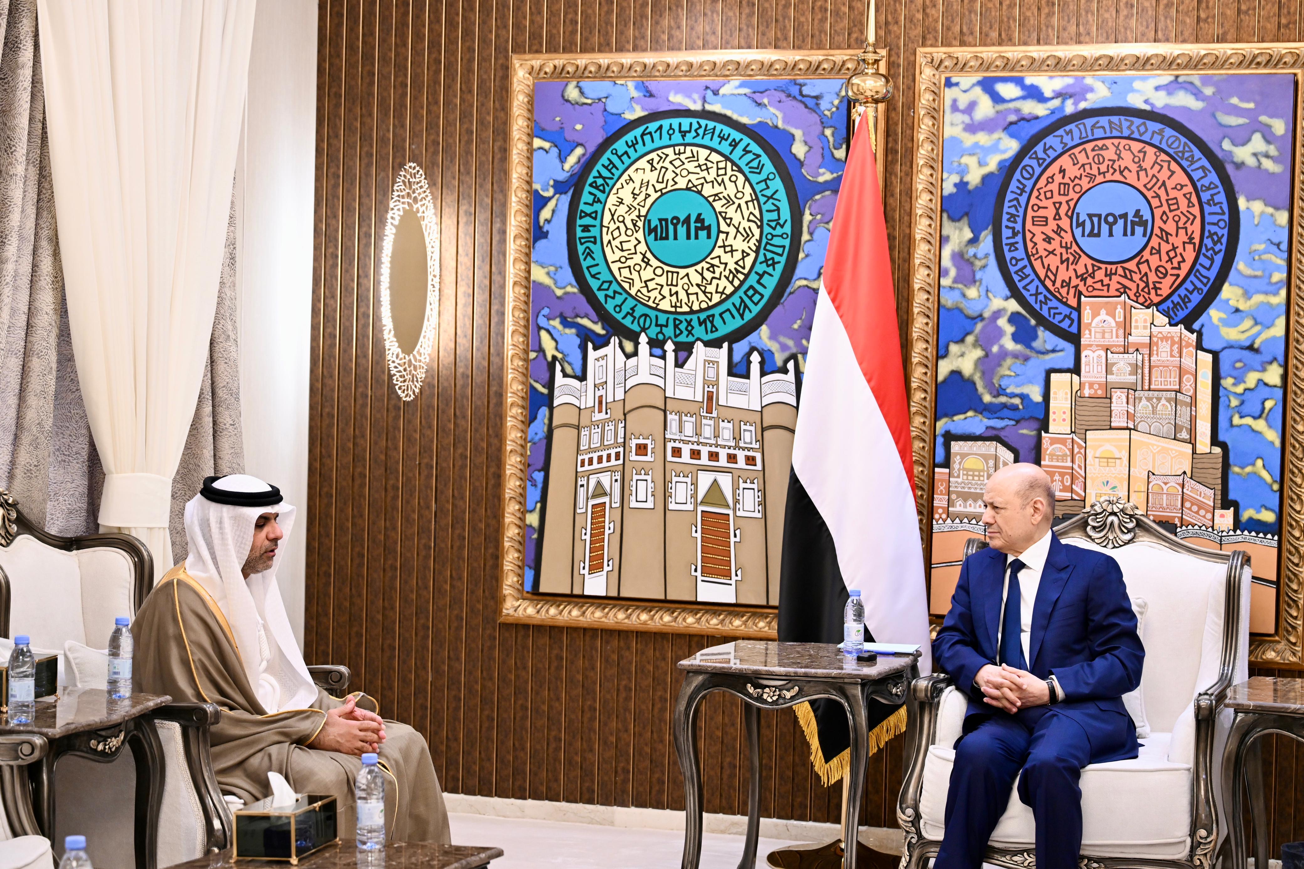 فخامة الرئيس يستقبل السفير الإماراتي 