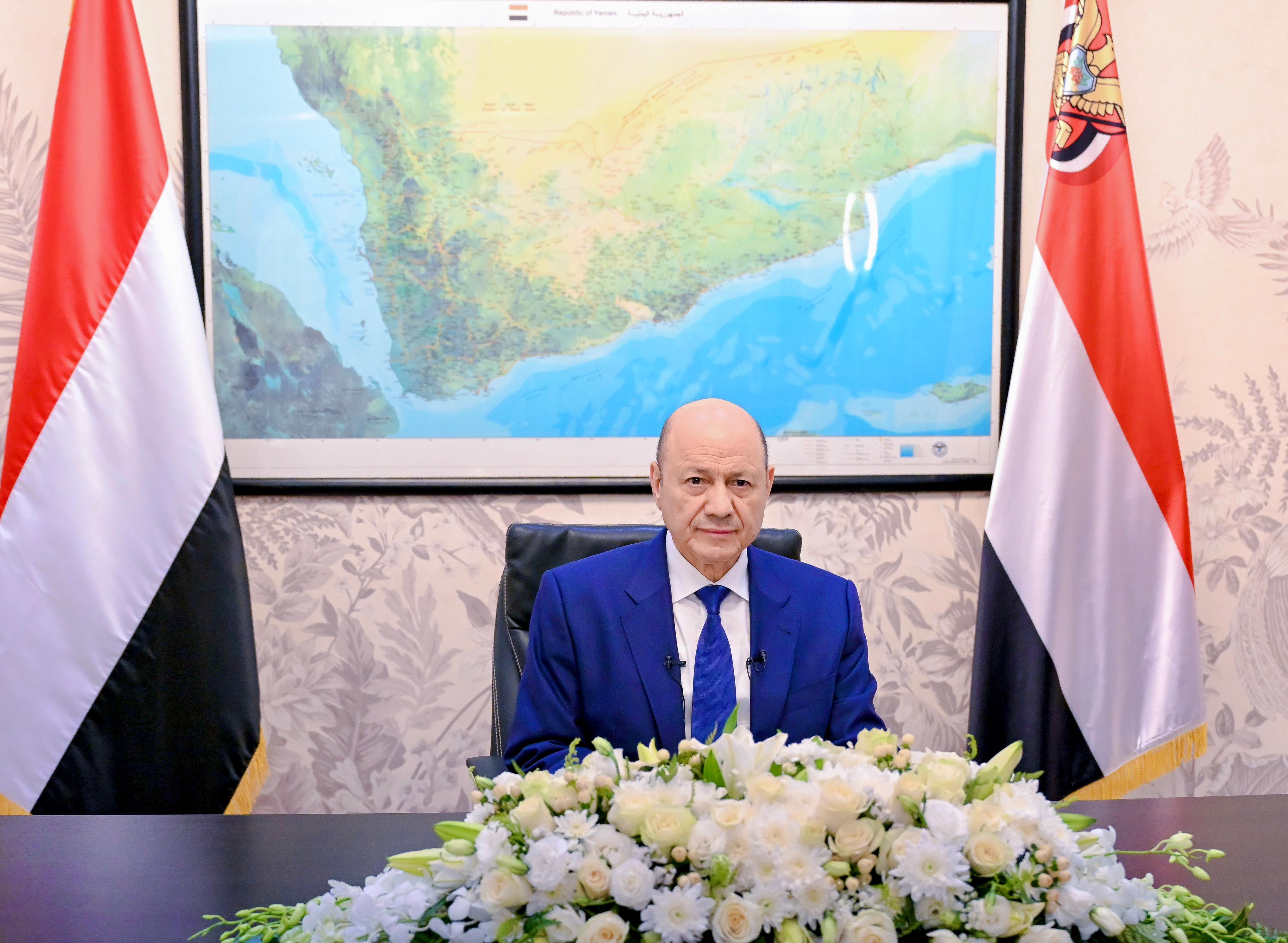 رئيس مجلس القيادة في خطاب للشعب: ملتزمون بالشراكة الواسعة في السلطة والثروة وانهاء المراكز المقدسة للحكم