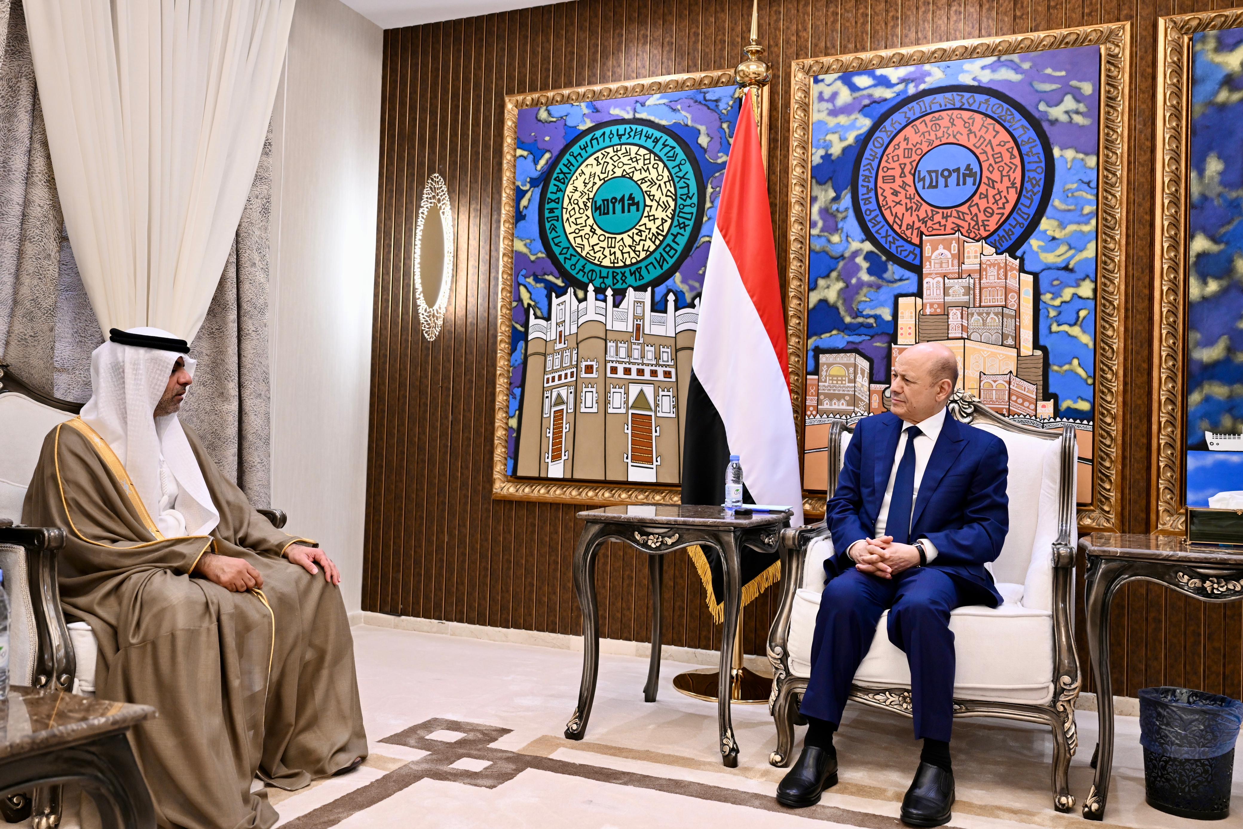 فخامة الرئيس يستقبل السفير الإماراتي 