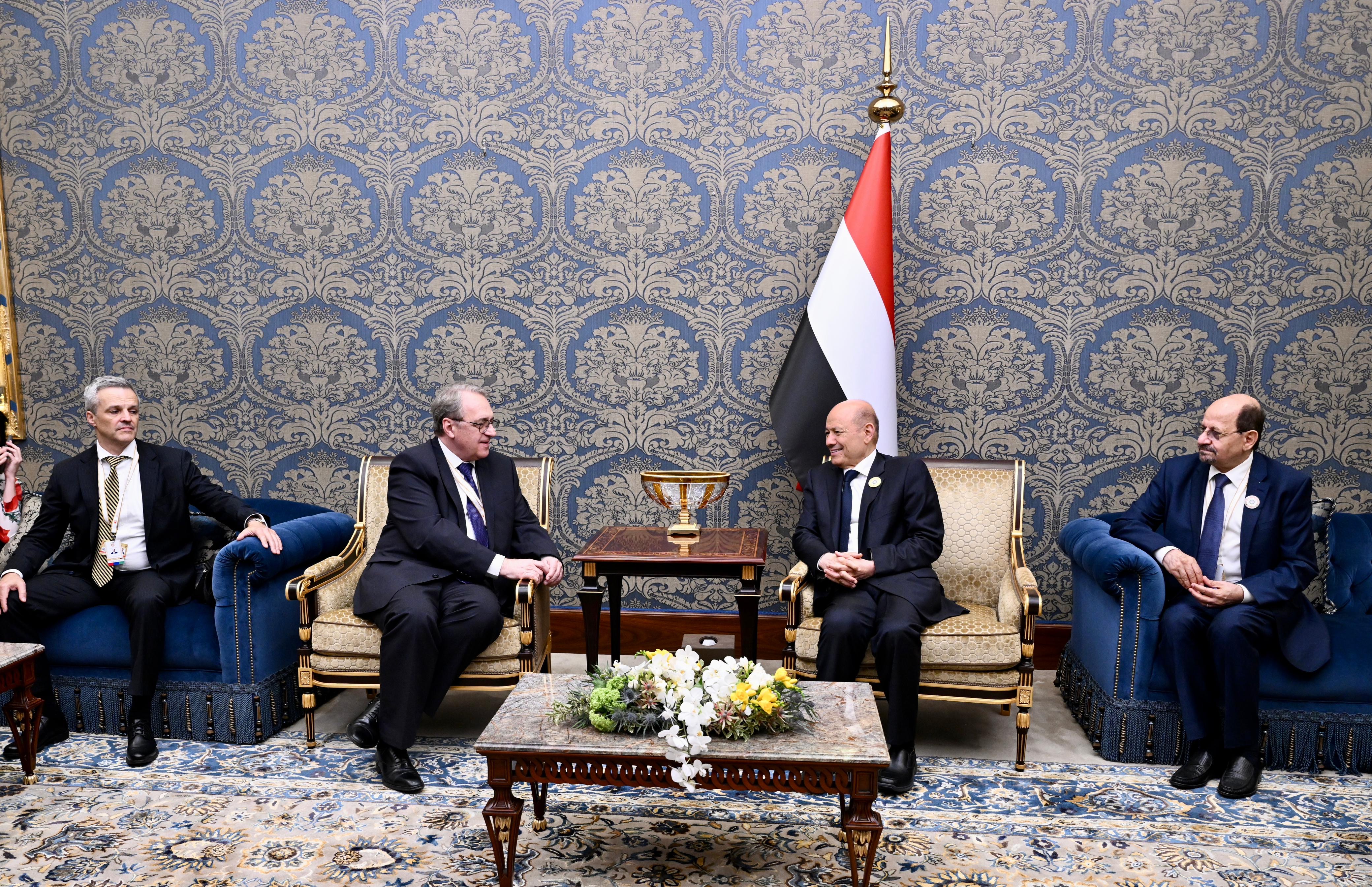 فخامة الرئيس يلتقي المبعوث الخاص للرئيس الروسي إلى القمة العربية بالمنامة 