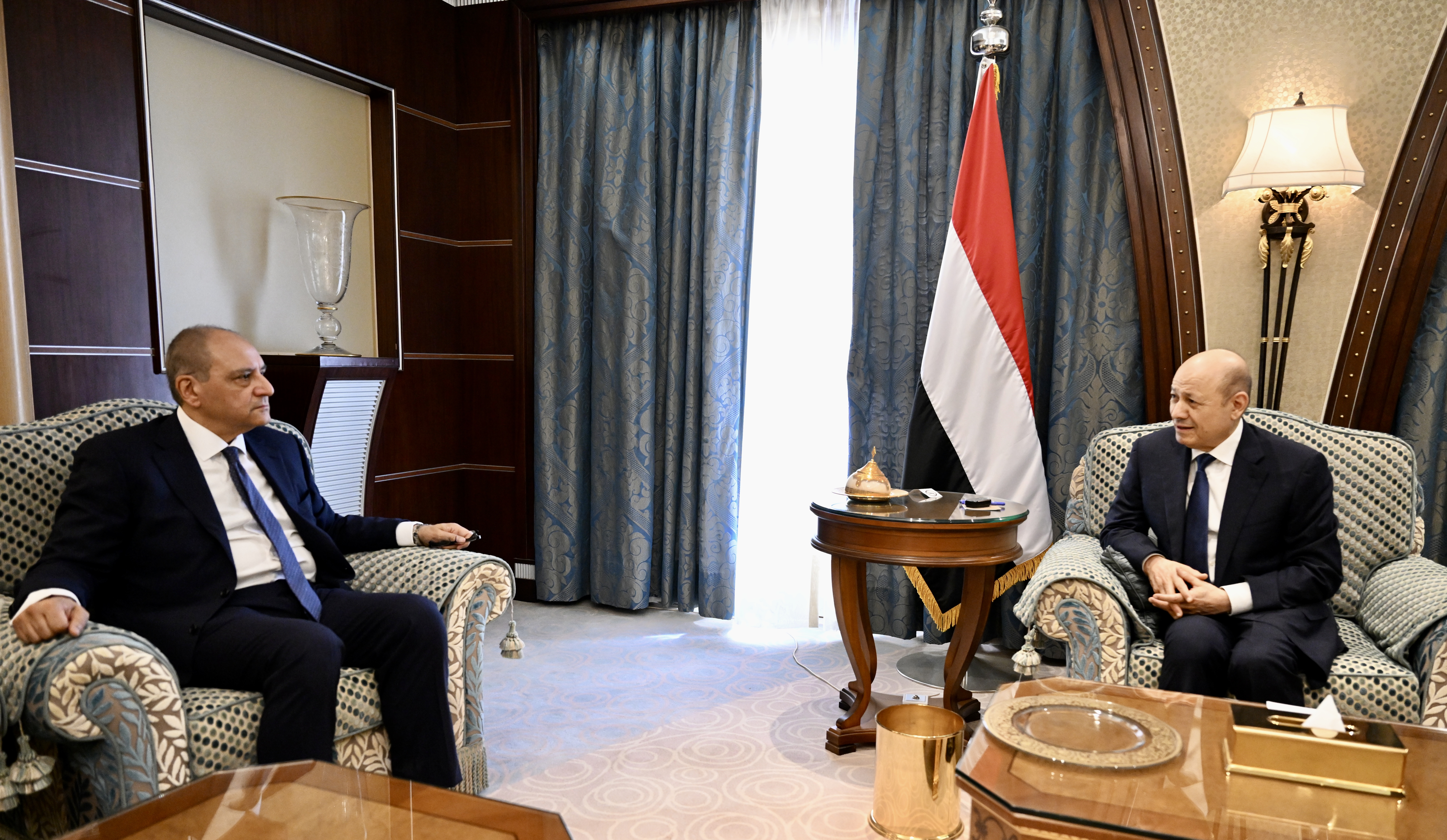 رئيس مجلس القيادة الرئاسي يستقبل السفير المصري 22 مايو 2023