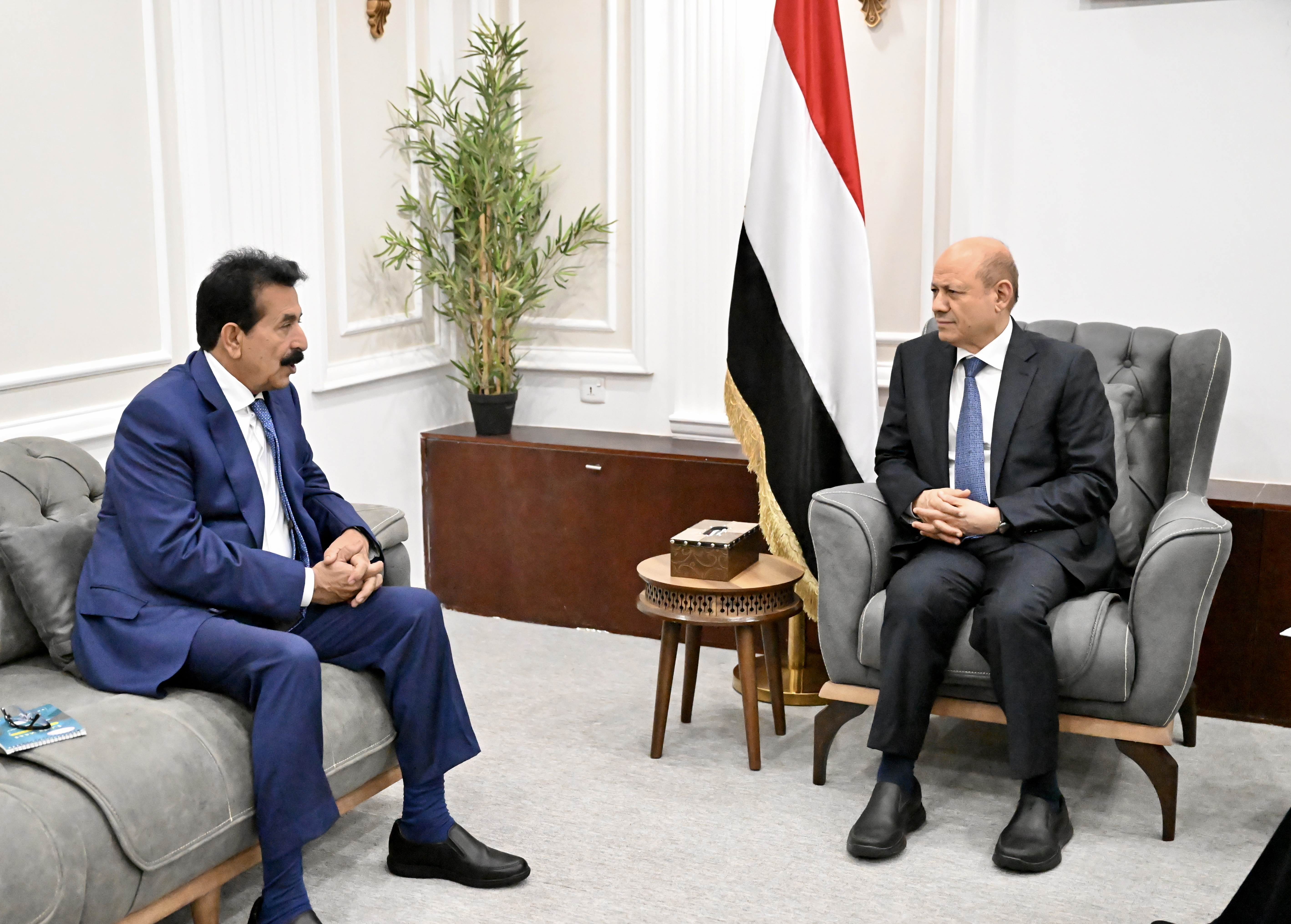 محافظ الجوف يؤدي اليمن الدستوريه امام فخامة الرئيس 23 أكتوبر 2022