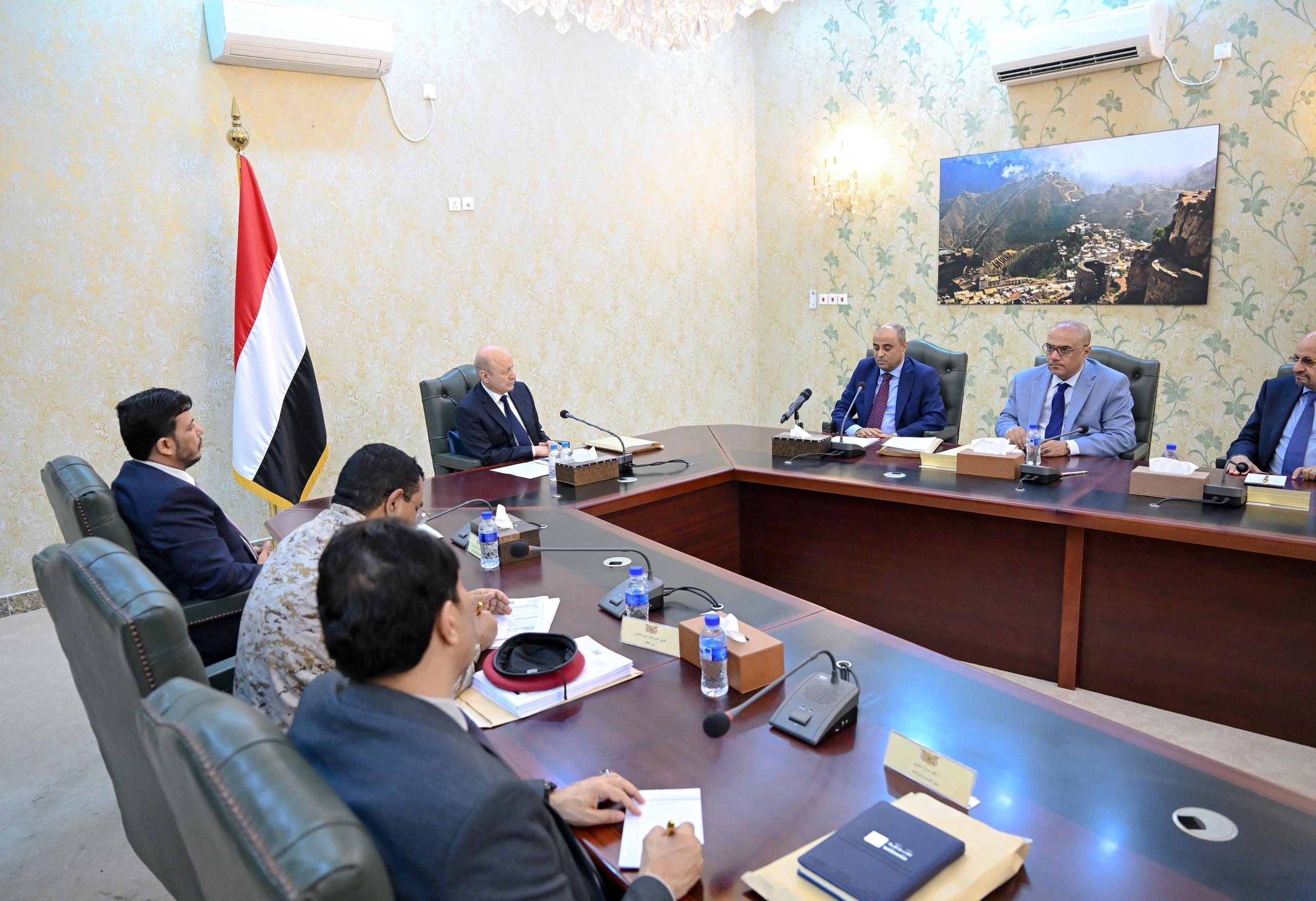 فخامة الرئيس يرأس اجتماعا للحكومة 