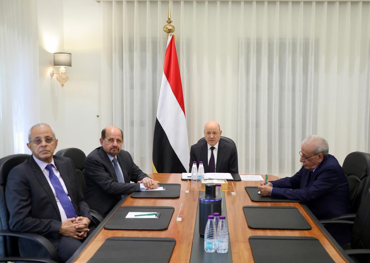 رئيس مجلس القيادة يضع البعثات الدبلوماسية في الخارج أمام موجهات المرحلة