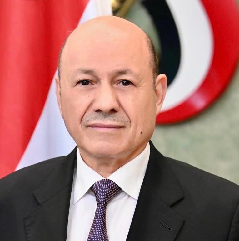 رئيس مجلس القيادة يغادر عدن لإجراء مشاورات مع الشركاء الاقليميين والدوليين