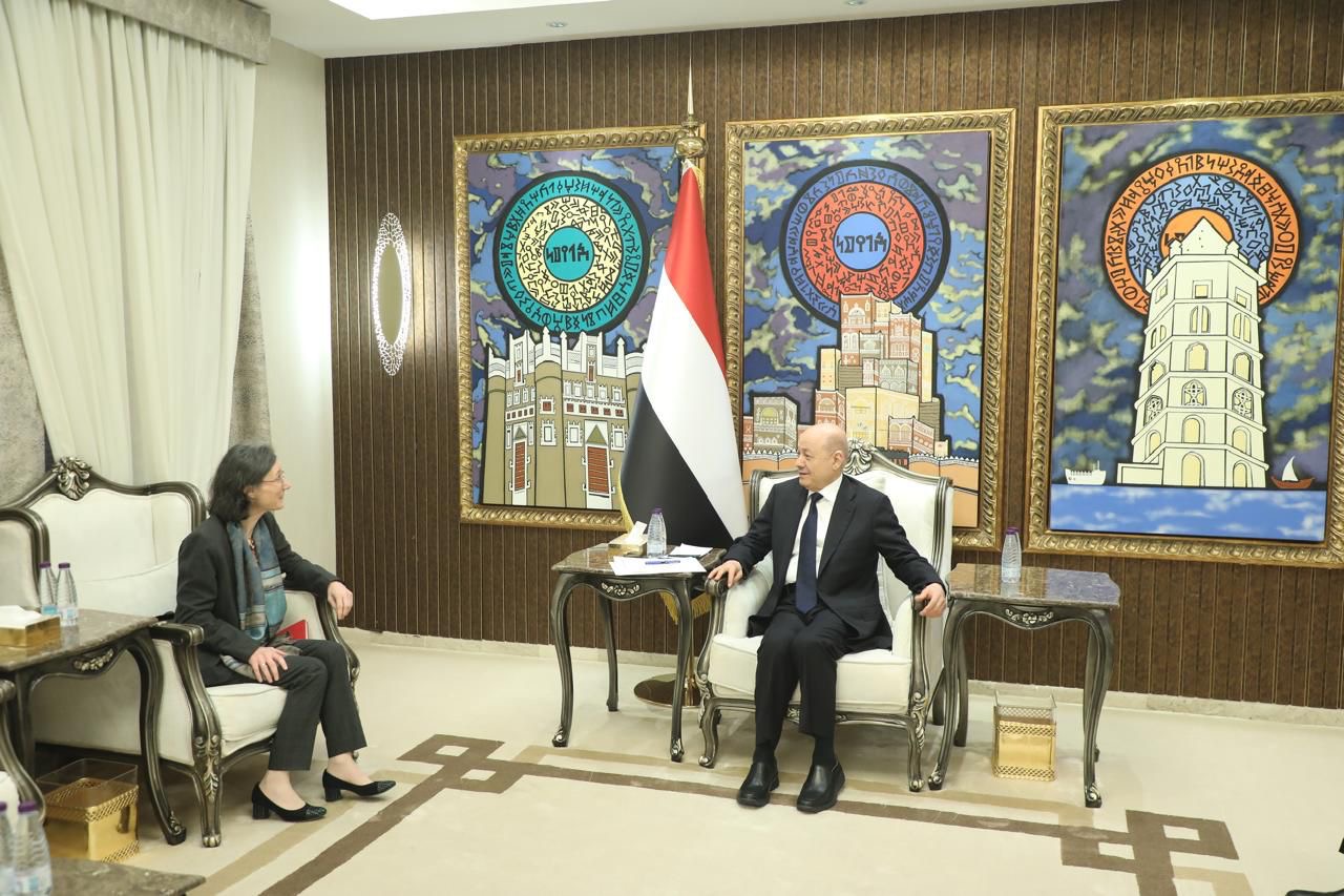 رئيس مجلس القيادة يشيد ببيان مجلس الأمن ويؤكد التزام الدولة بحماية مركزها القانوني