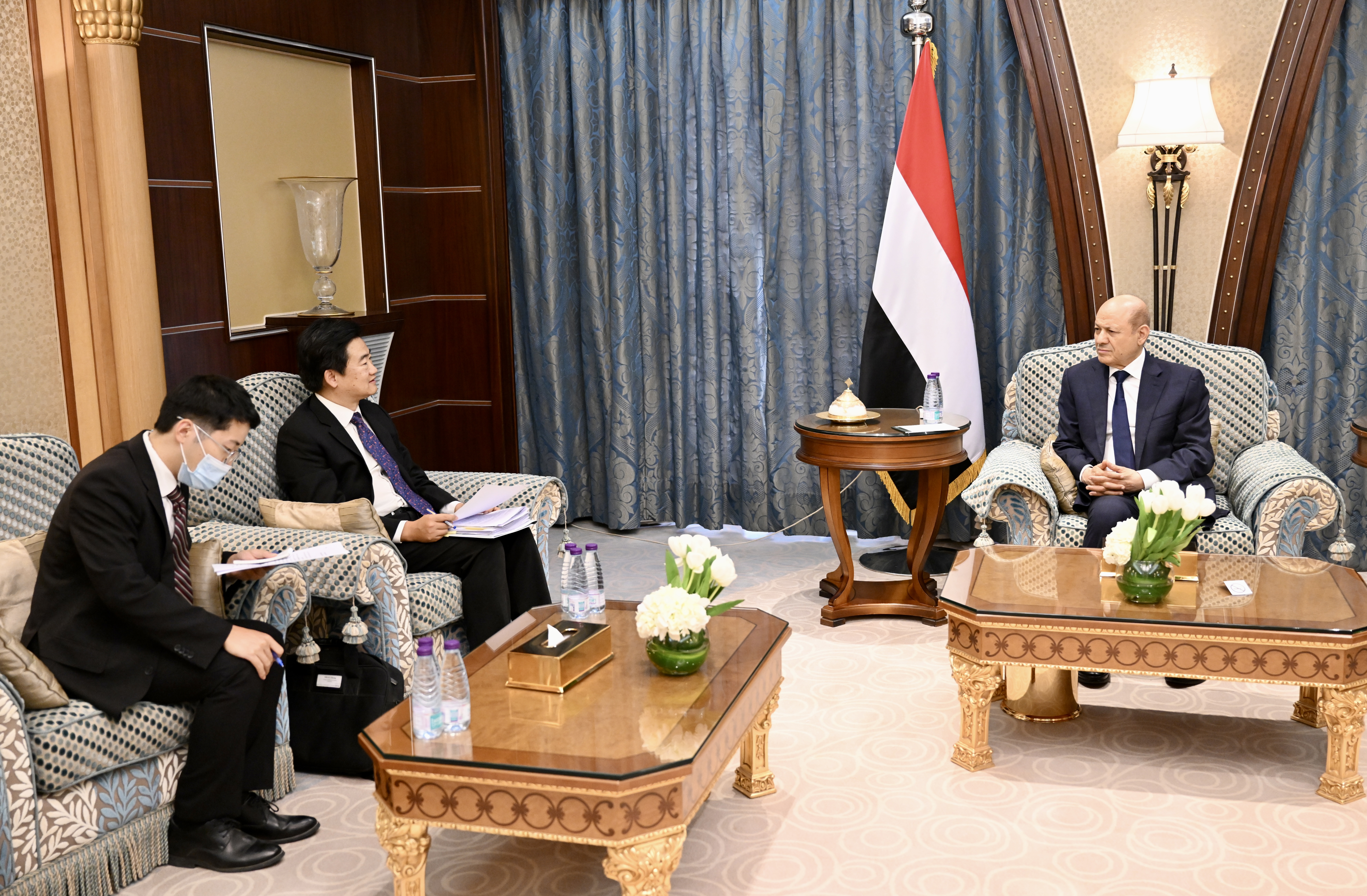 رئيس مجلس القيادة الرئاسي يستقبل سفير جمهورية الصين الشعبية 25 مايو 2023