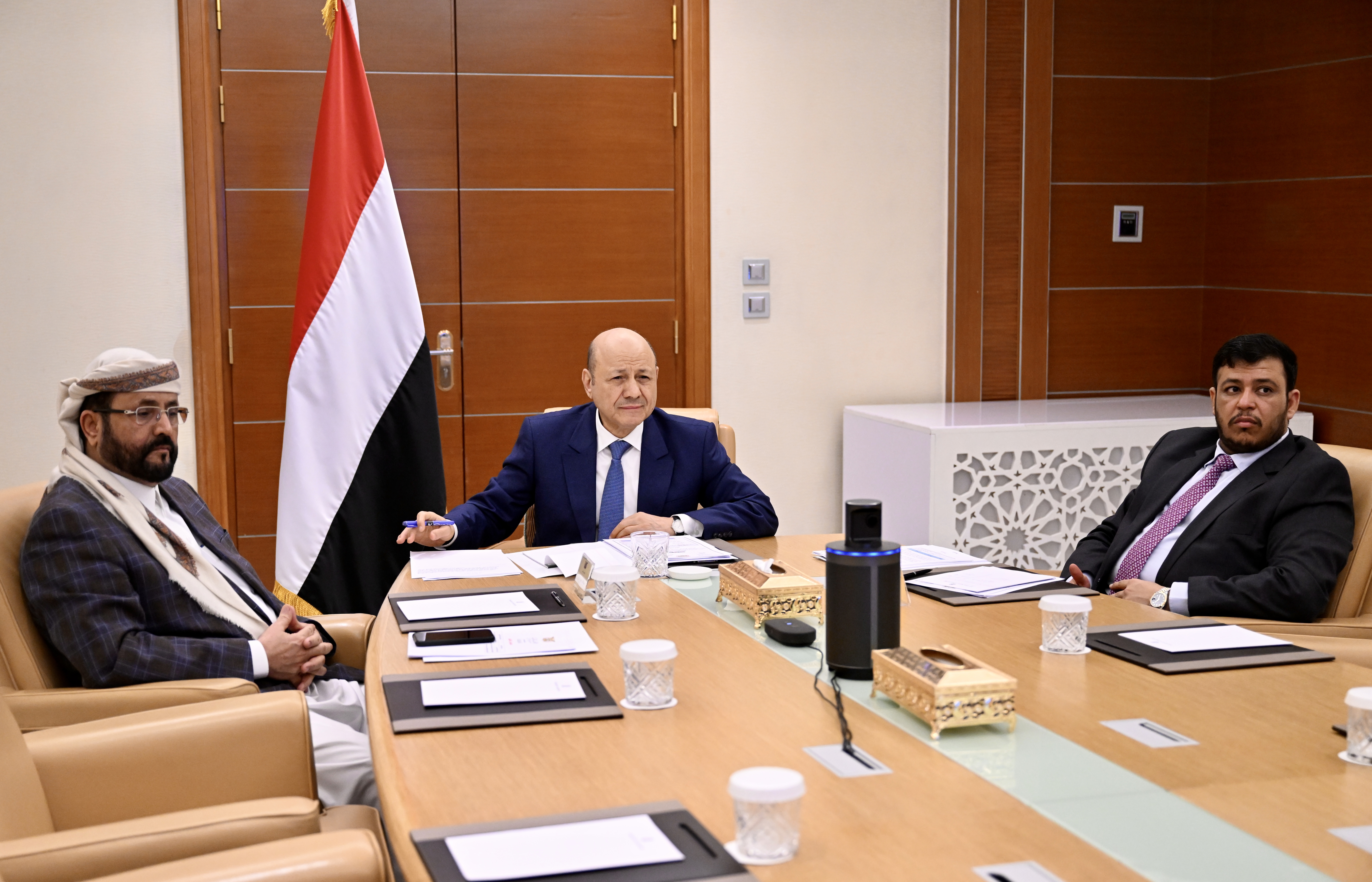مجلس القيادة الرئاسي يعقد اجتماعا حول التطورات العسكرية والاقتصادية