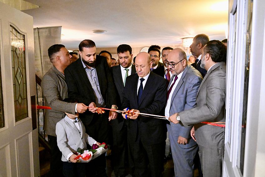 رئيس مجلس القيادة يفتتح في نيويورك المعرض اليمني للكتاب والفنون التشكيلية والفوتوغرافية