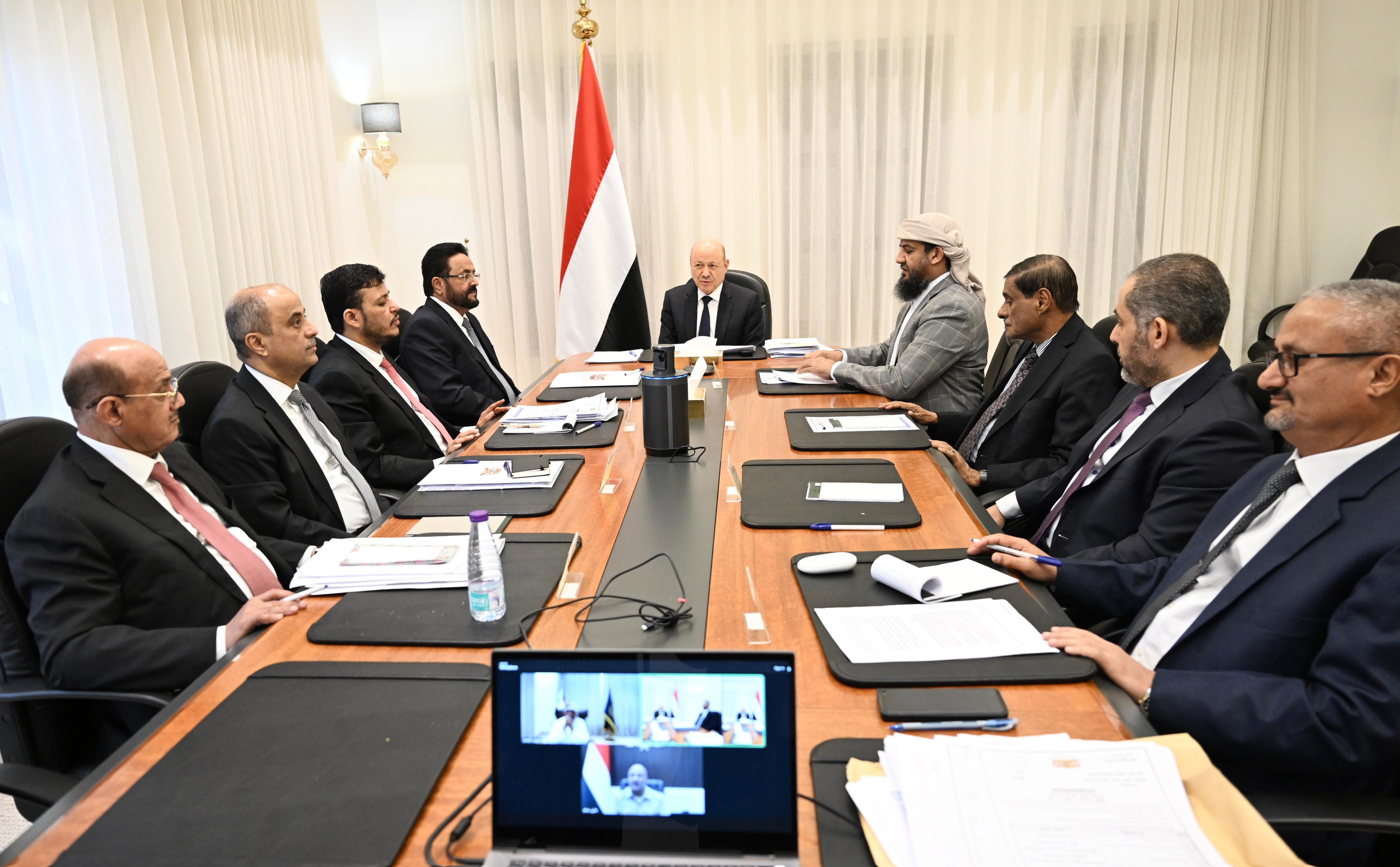 مجلس القيادة يناقش مستجدات الأوضاع الوطنية ويحث على تعظيم مكاسب الاصلاحات وتضييق الخناق على المليشيات