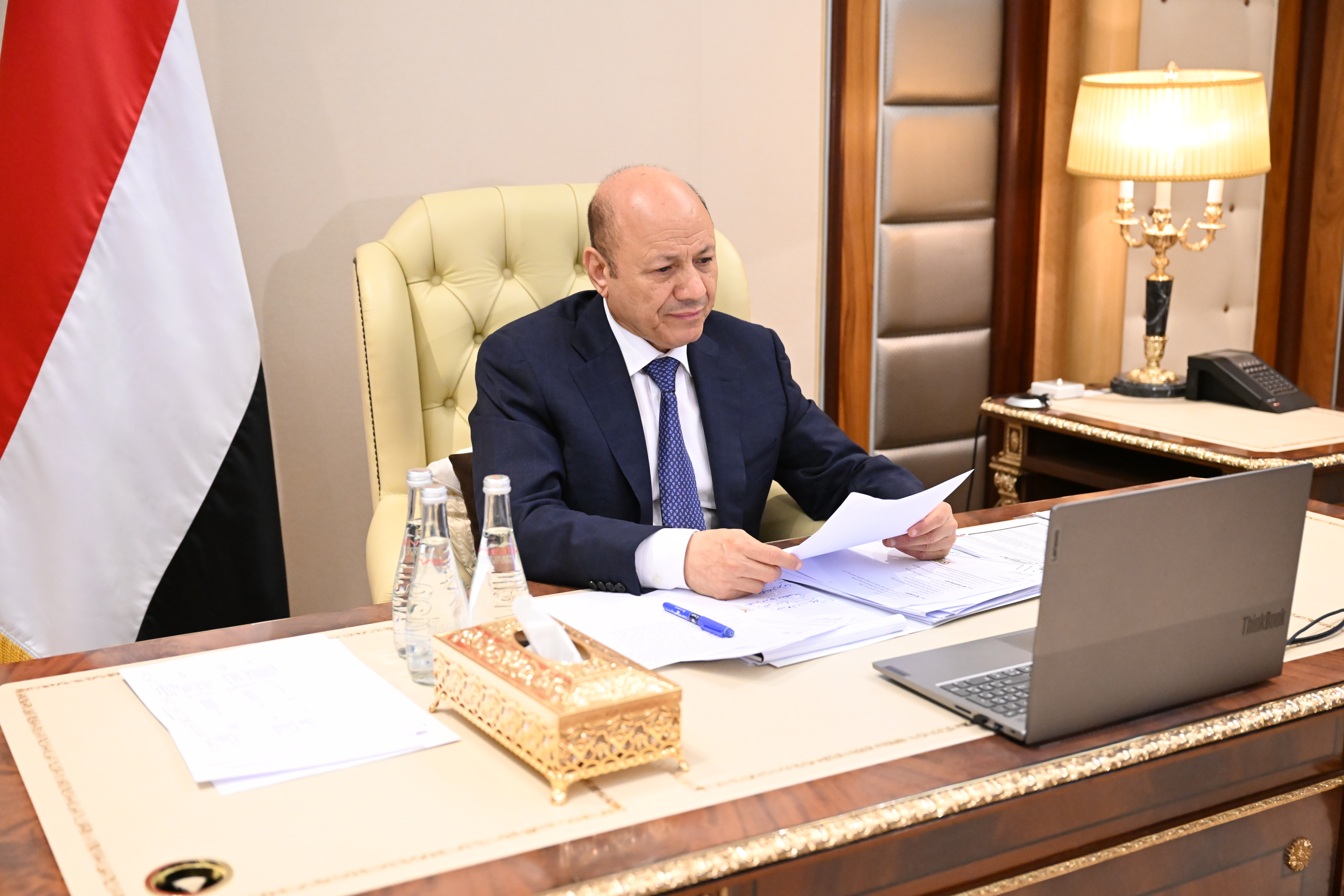 مجلس القيادة الرئاسي يواصل نقاشاته حول مستجدات الاوضاع المحلية والاجراءات التنفيذية لقرار مجلس الدفاع الوطني 26 نوفمبر2022