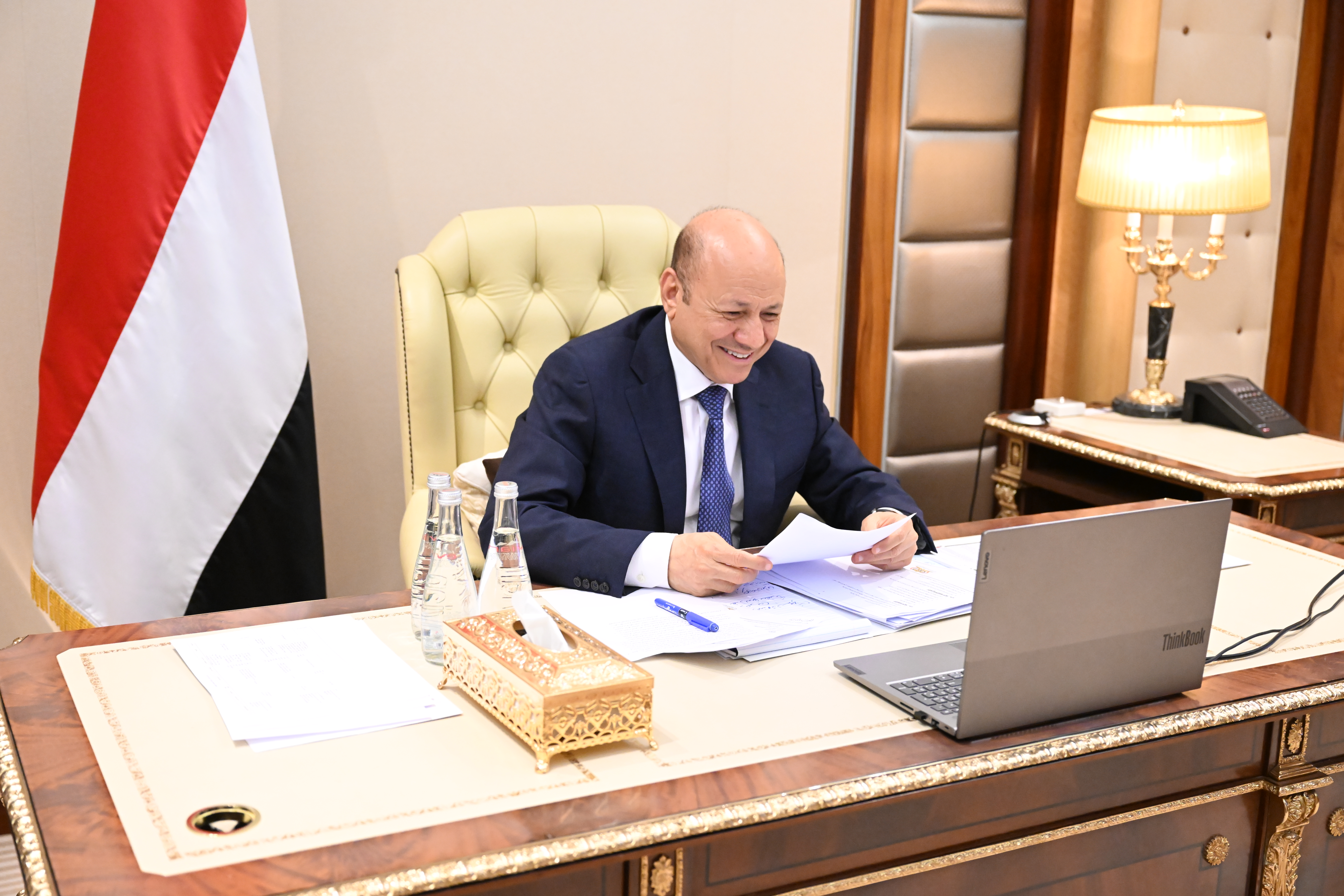 مجلس القيادة الرئاسي يواصل نقاشاته حول مستجدات الاوضاع المحلية والاجراءات التنفيذية لقرار مجلس الدفاع الوطني 26 نوفمبر2022