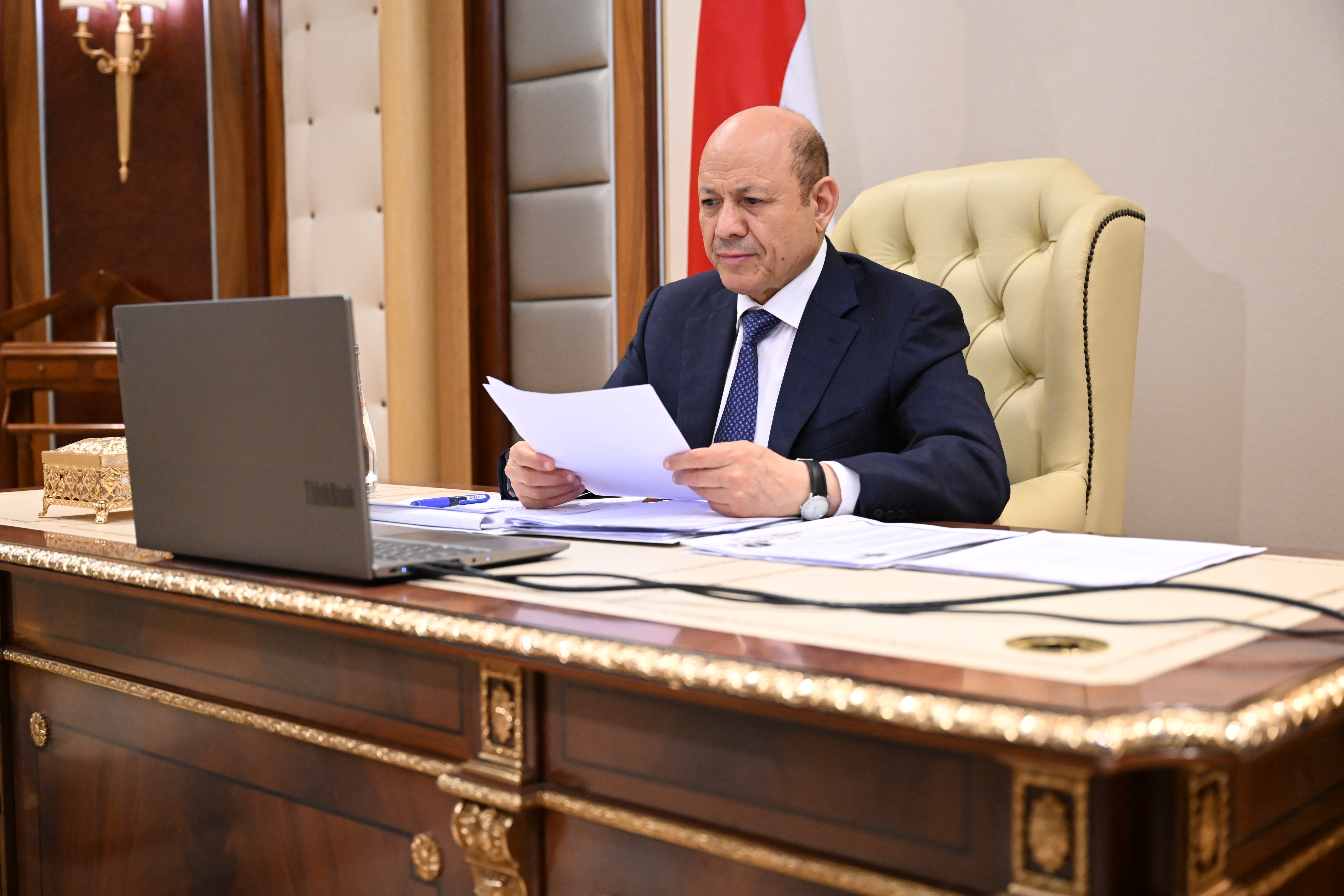 مجلس القيادة الرئاسي يواصل نقاشاته حول مستجدات الاوضاع المحلية والاجراءات التنفيذية لقرار مجلس الدفاع الوطني 26 نوفمبر2022