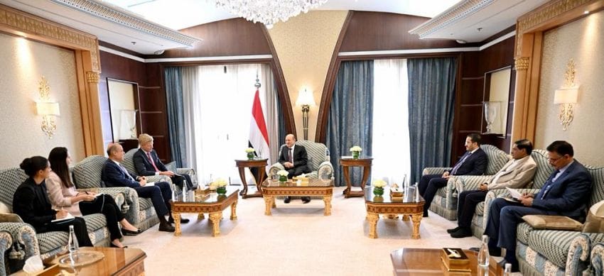 رئيس مجلس القيادة الرئاسي يستقبل المبعوث الخاص للأمم المتحدة