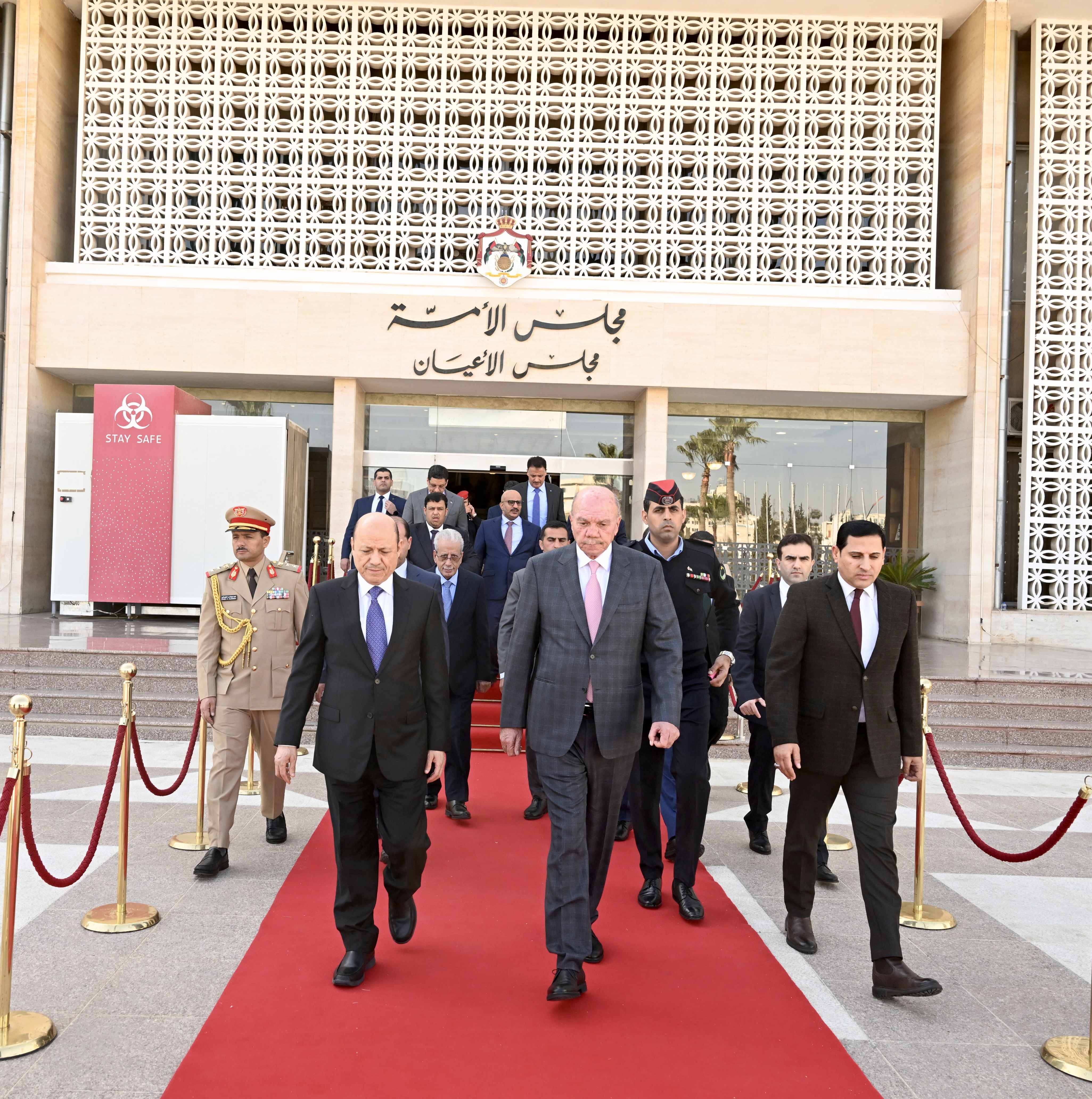 رئيس مجلس القيادة الرئاسي يلتقي رئيس مجلس الأعيان الأردني 28 نوفمبر 2022