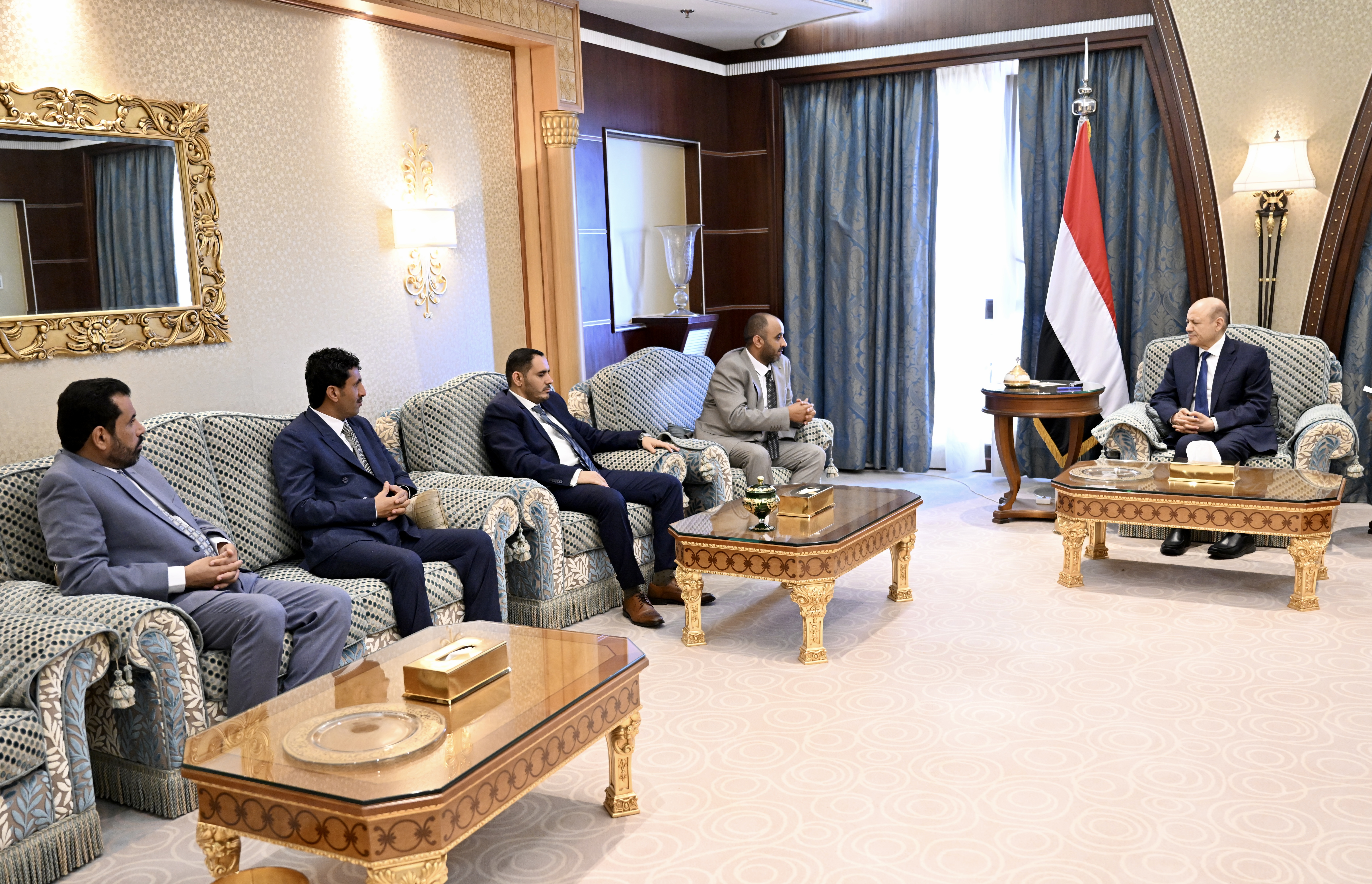 فخامة الرئيس يستقبل الفريق الحكومي  المعني بالأسرى والمحتجزين 29 مارس 2023
