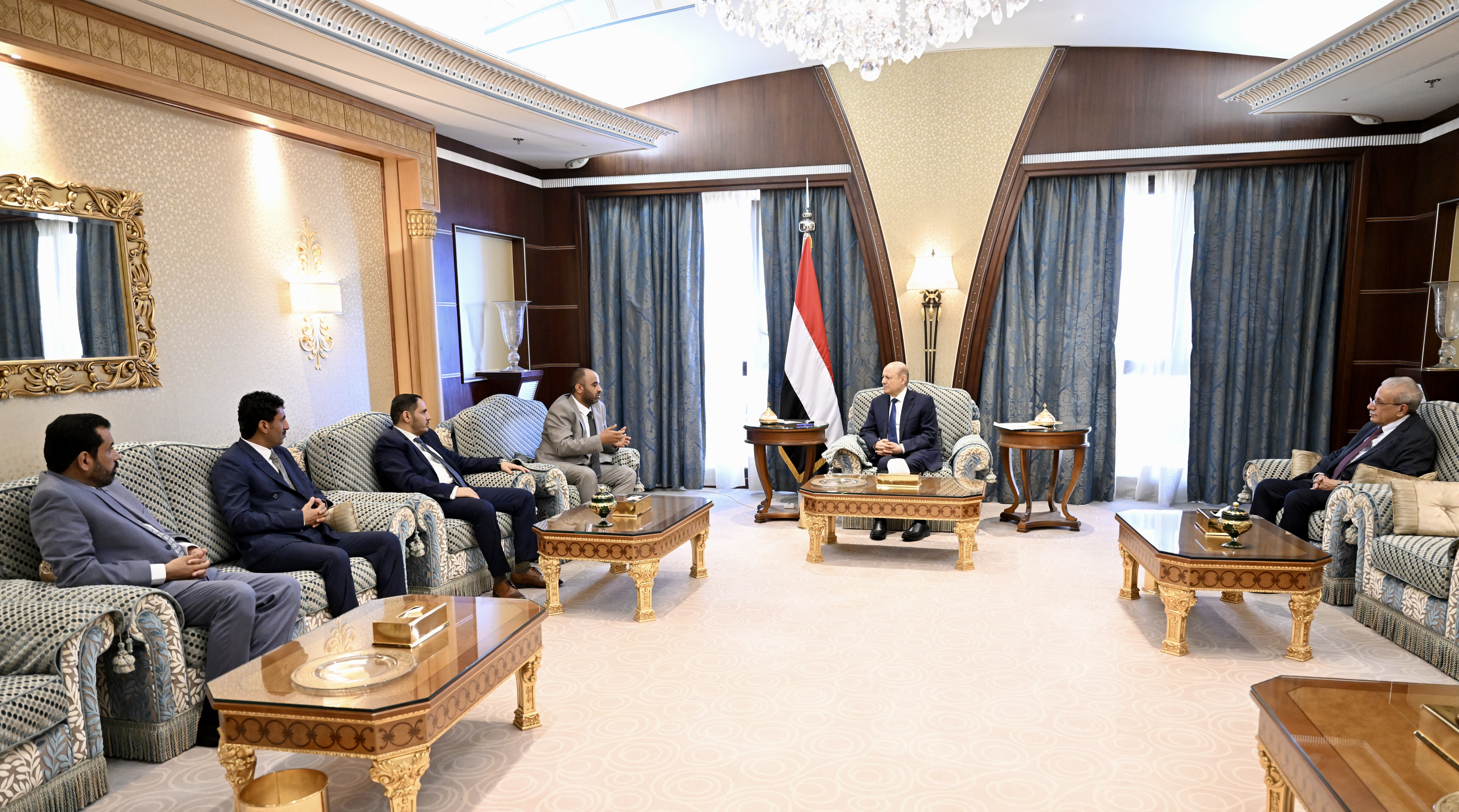 فخامة الرئيس يستقبل الفريق الحكومي  المعني بالأسرى والمحتجزين 29 مارس 2023