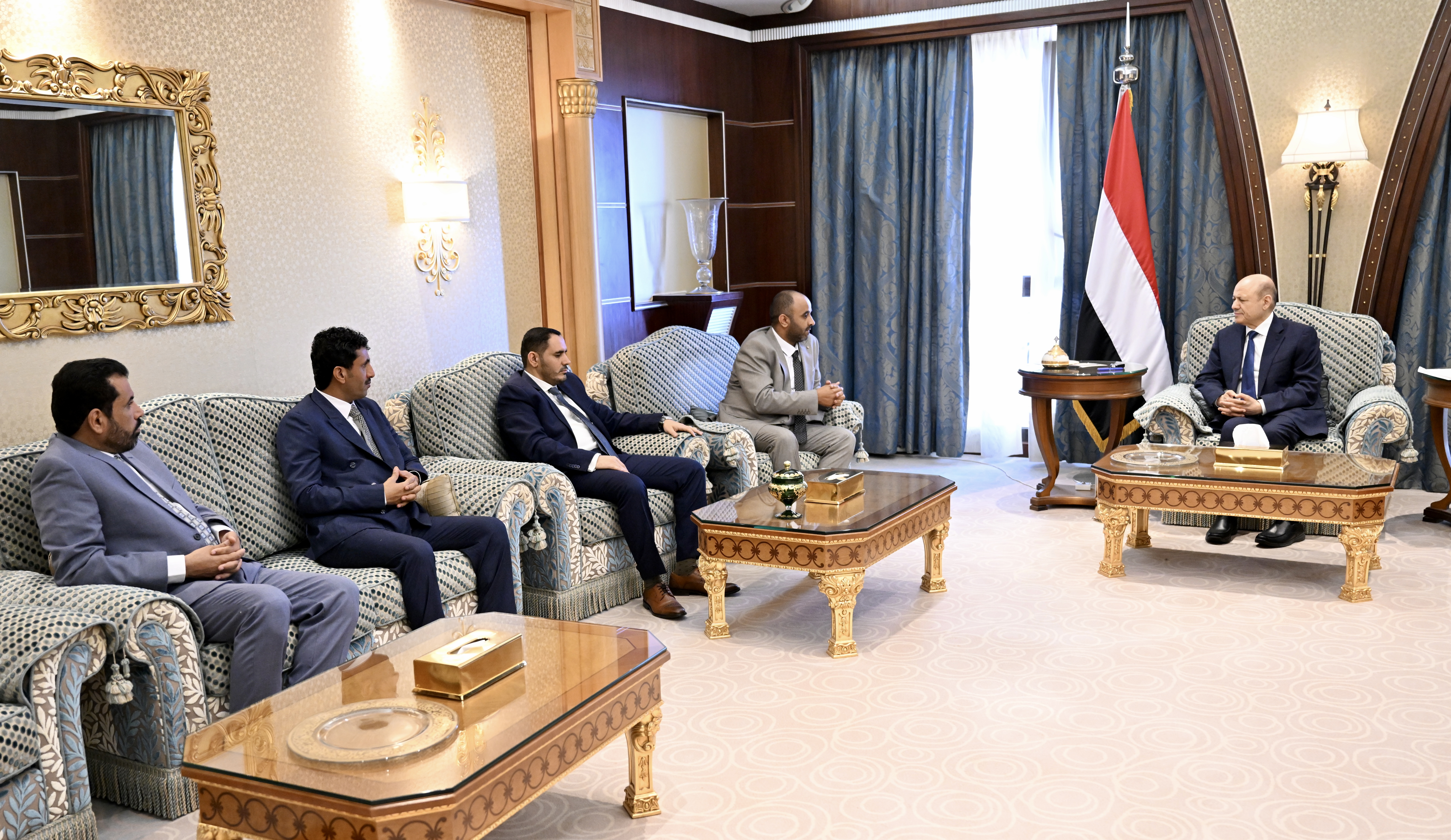 فخامة الرئيس يستقبل الفريق الحكومي  المعني بالأسرى والمحتجزين 29 مارس 2023
