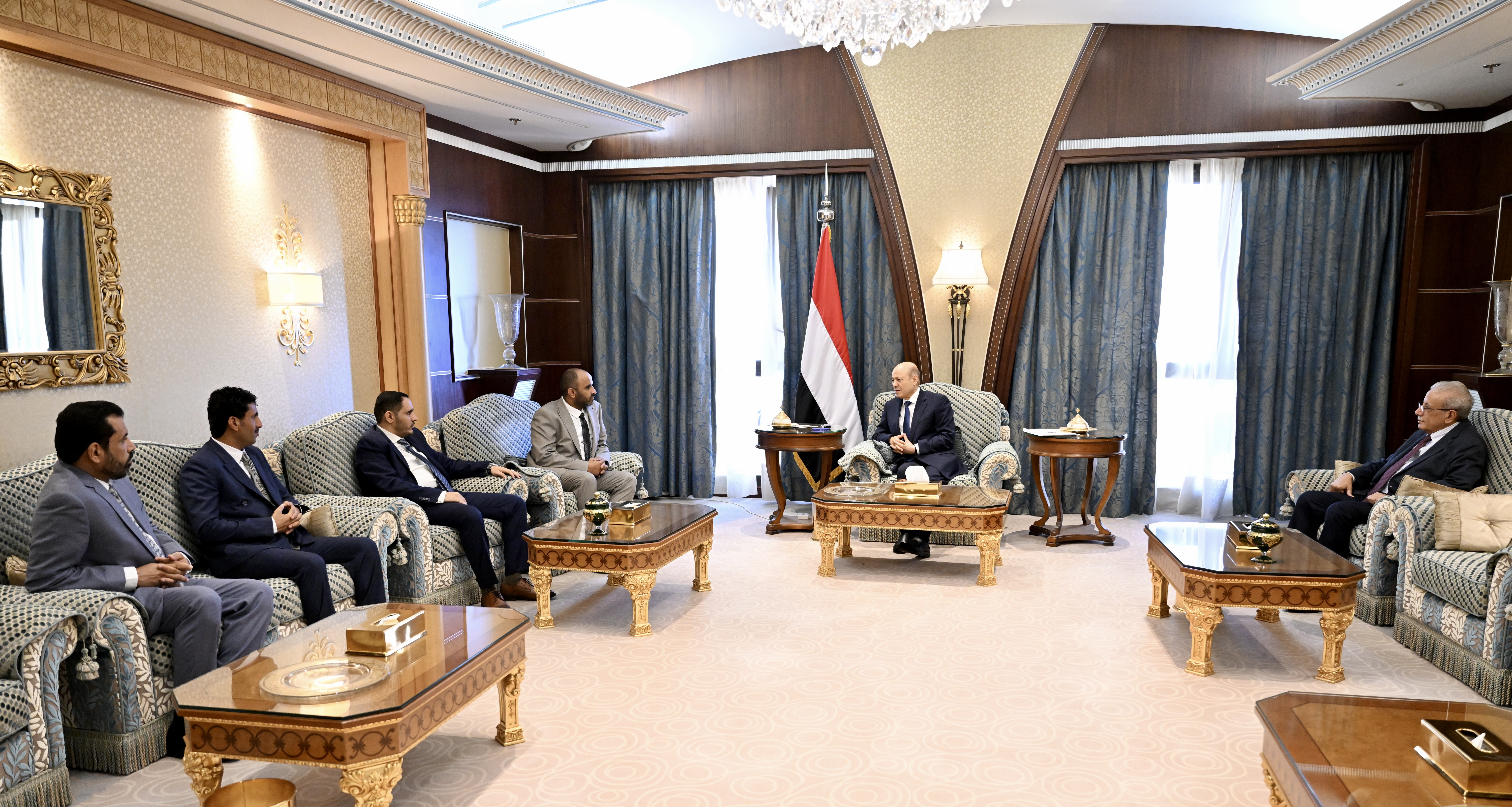 فخامة الرئيس يستقبل الفريق الحكومي  المعني بالأسرى والمحتجزين 29 مارس 2023