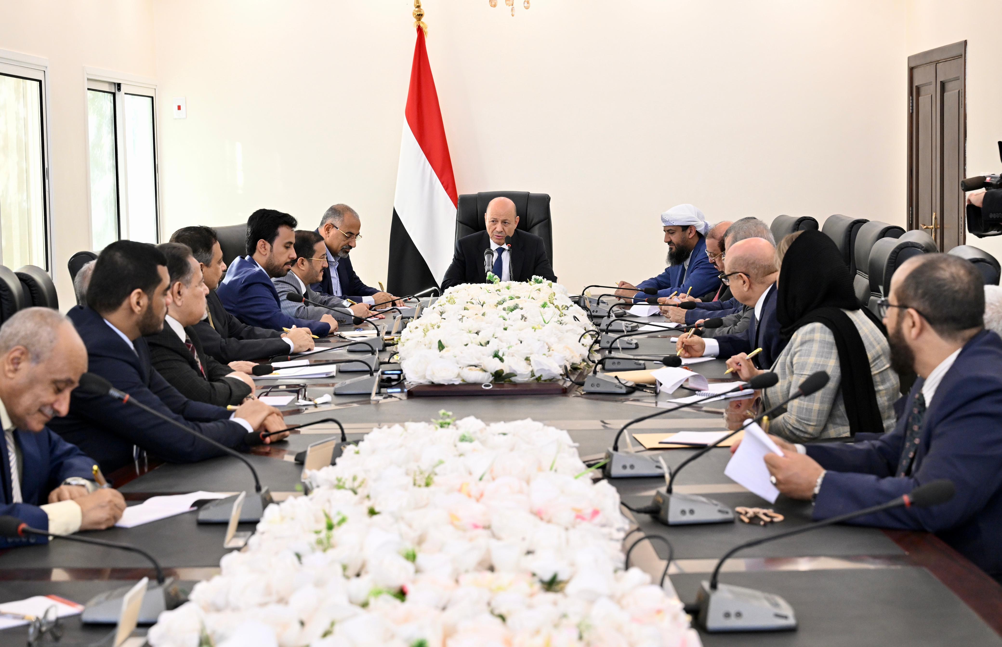 رئيس مجلس القيادة يلتقي هيئات رئاسة مجلسي النواب والشورى والتشاور والمصالحة وعددا من مستشاريه 21 مارس 2024