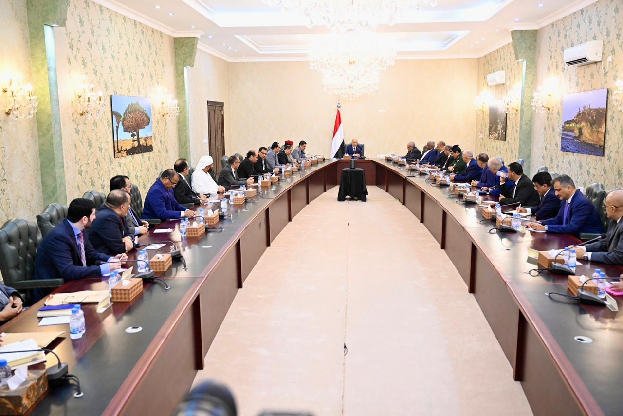 رئيس مجلس القيادة يرأس اجتماعا مشتركا للحكومة ومحافظي المحافظات  29 مارس 2024