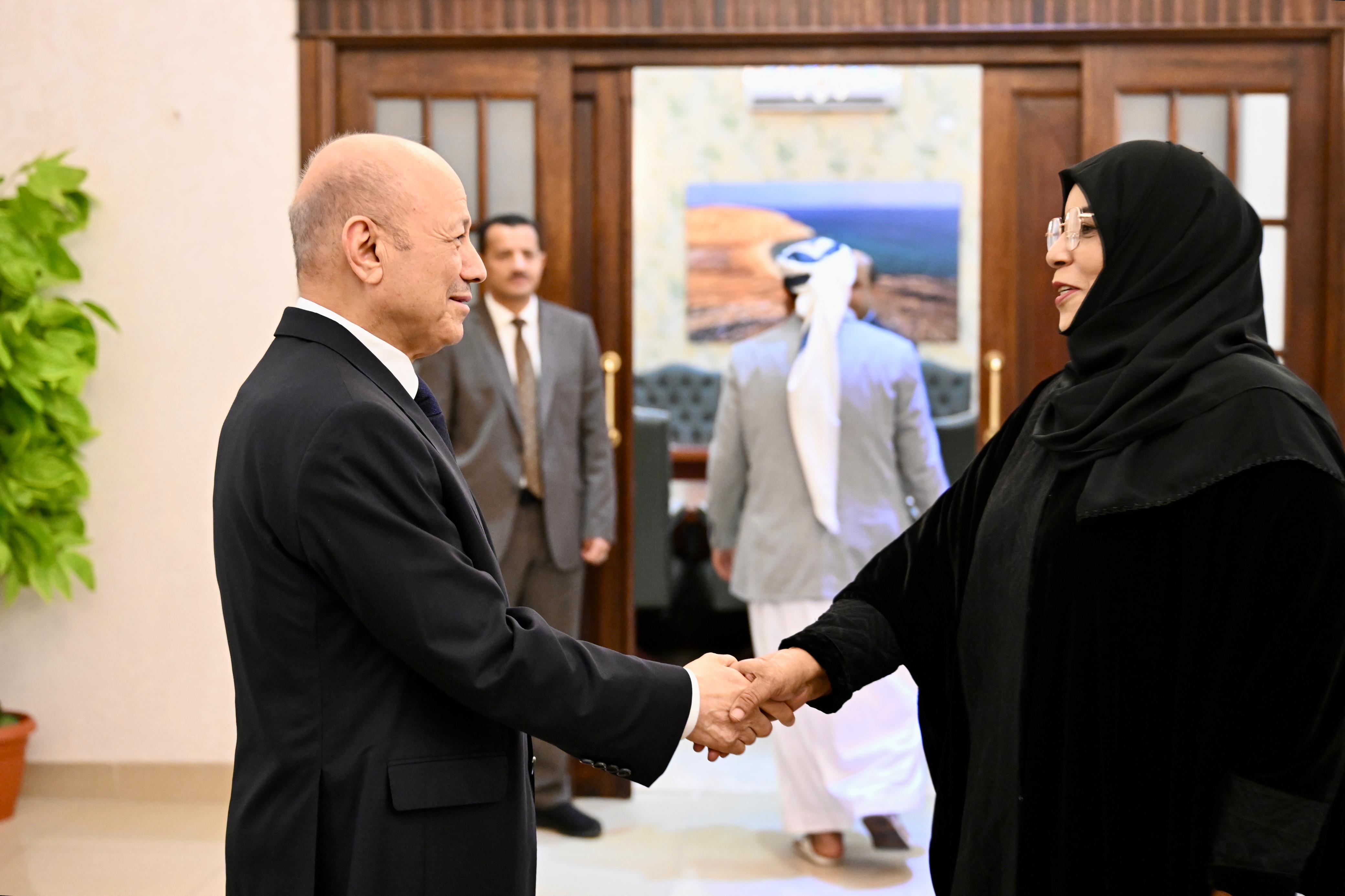 رئيس مجلس القيادة يشيد بدور السلطة القضائية في تعزيز حضور الدولة  24 مارس 2024 