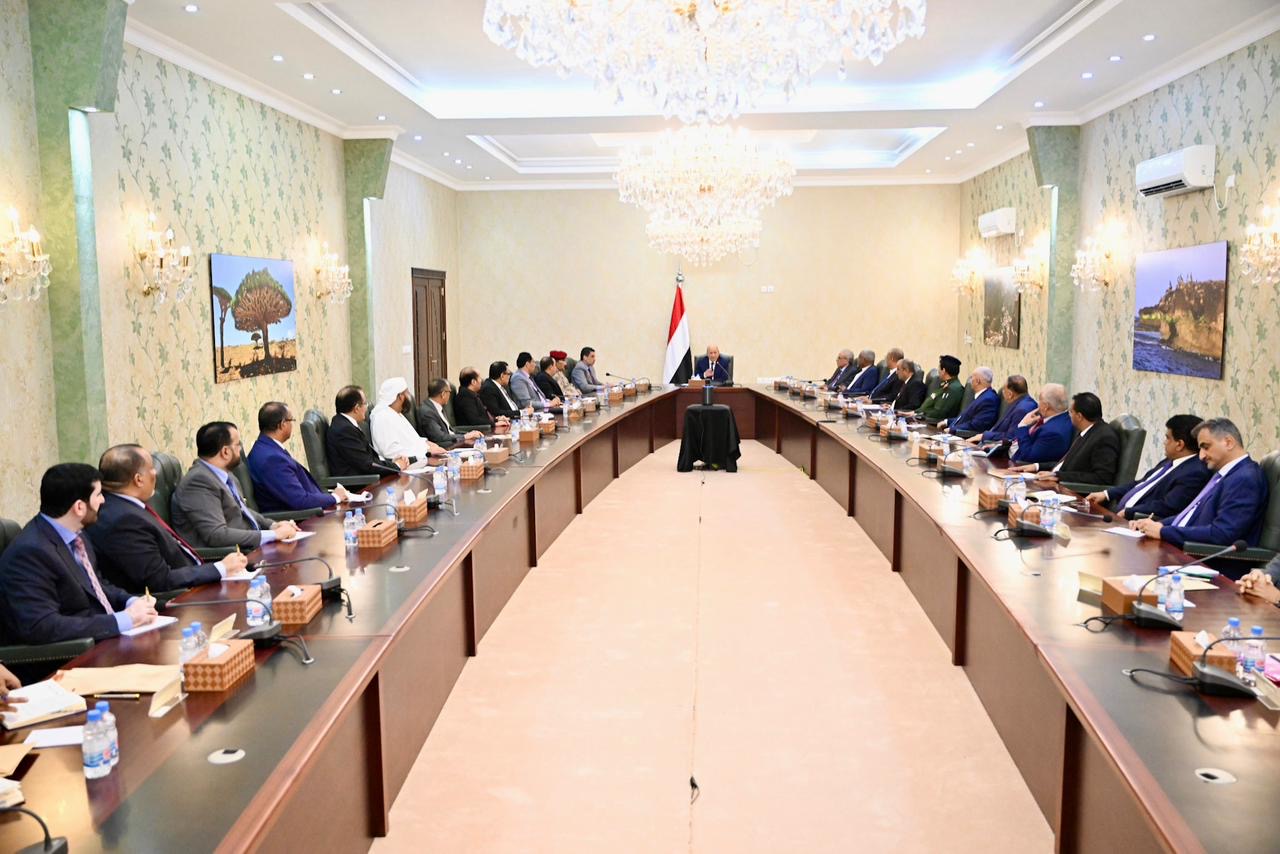 رئيس مجلس القيادة يرأس اجتماعا مشتركا للحكومة ومحافظي المحافظات  29 مارس 2024