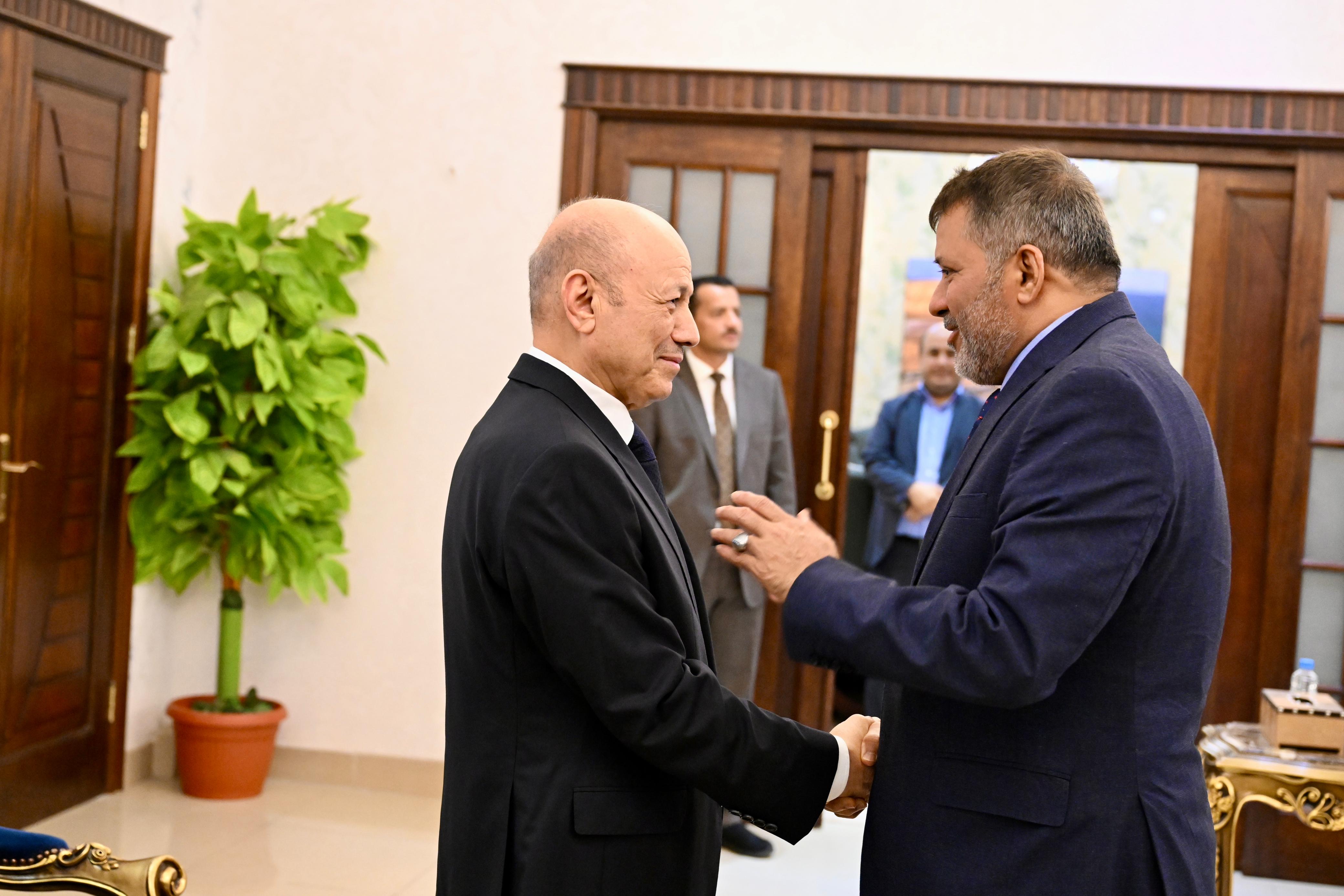 رئيس مجلس القيادة يشيد بدور السلطة القضائية في تعزيز حضور الدولة  24 مارس 2024 