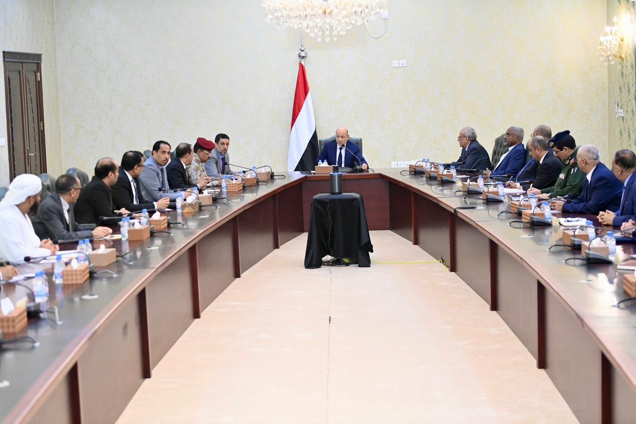 رئيس مجلس القيادة يرأس اجتماعا مشتركا للحكومة ومحافظي المحافظات  29 مارس 2024