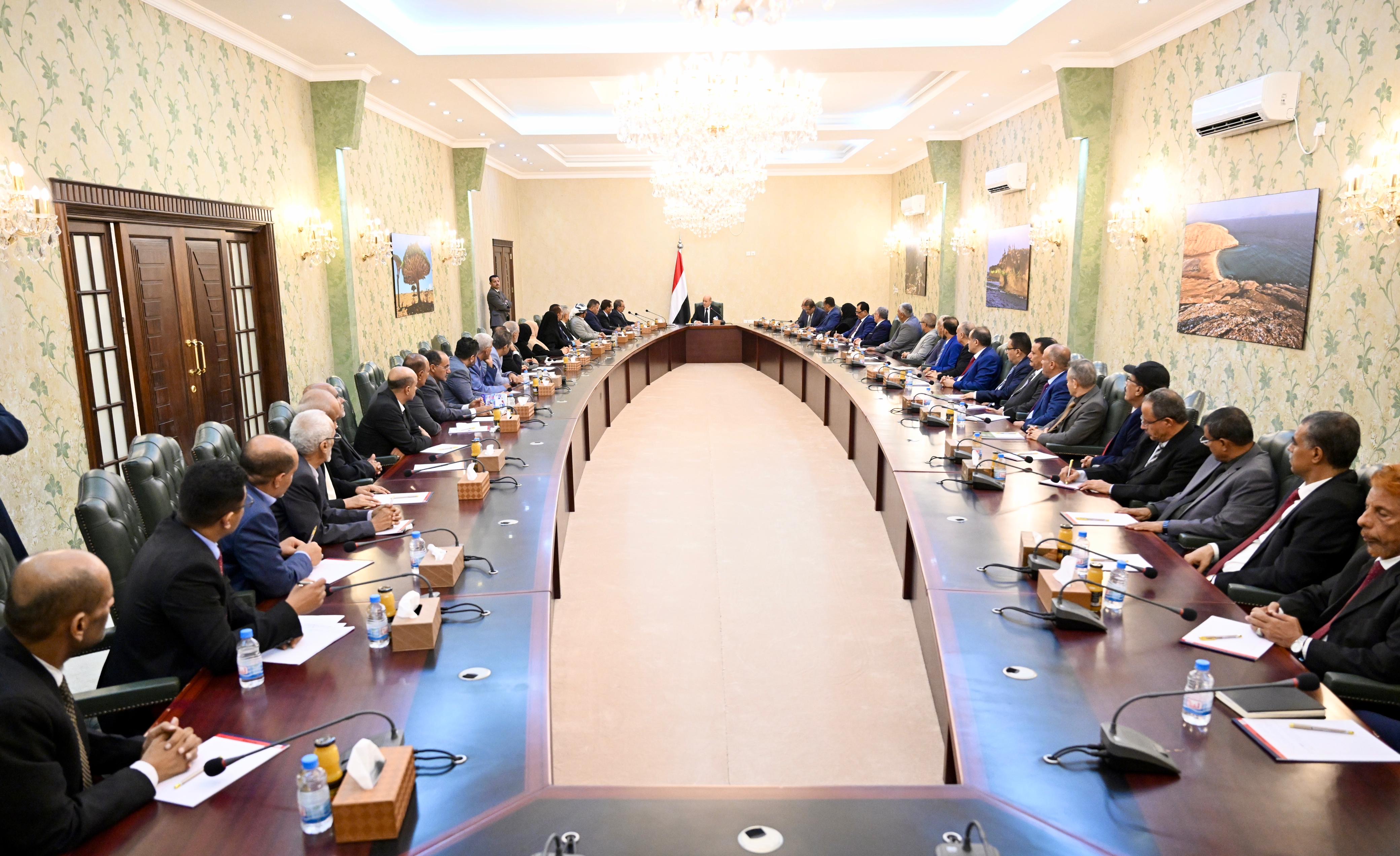 رئيس مجلس القيادة يشيد بدور السلطة القضائية في تعزيز حضور الدولة  24 مارس 2024 