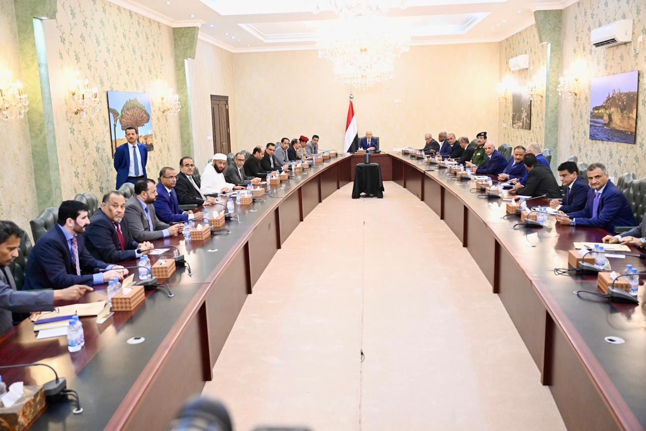 رئيس مجلس القيادة يرأس اجتماعا مشتركا للحكومة ومحافظي المحافظات  29 مارس 2024